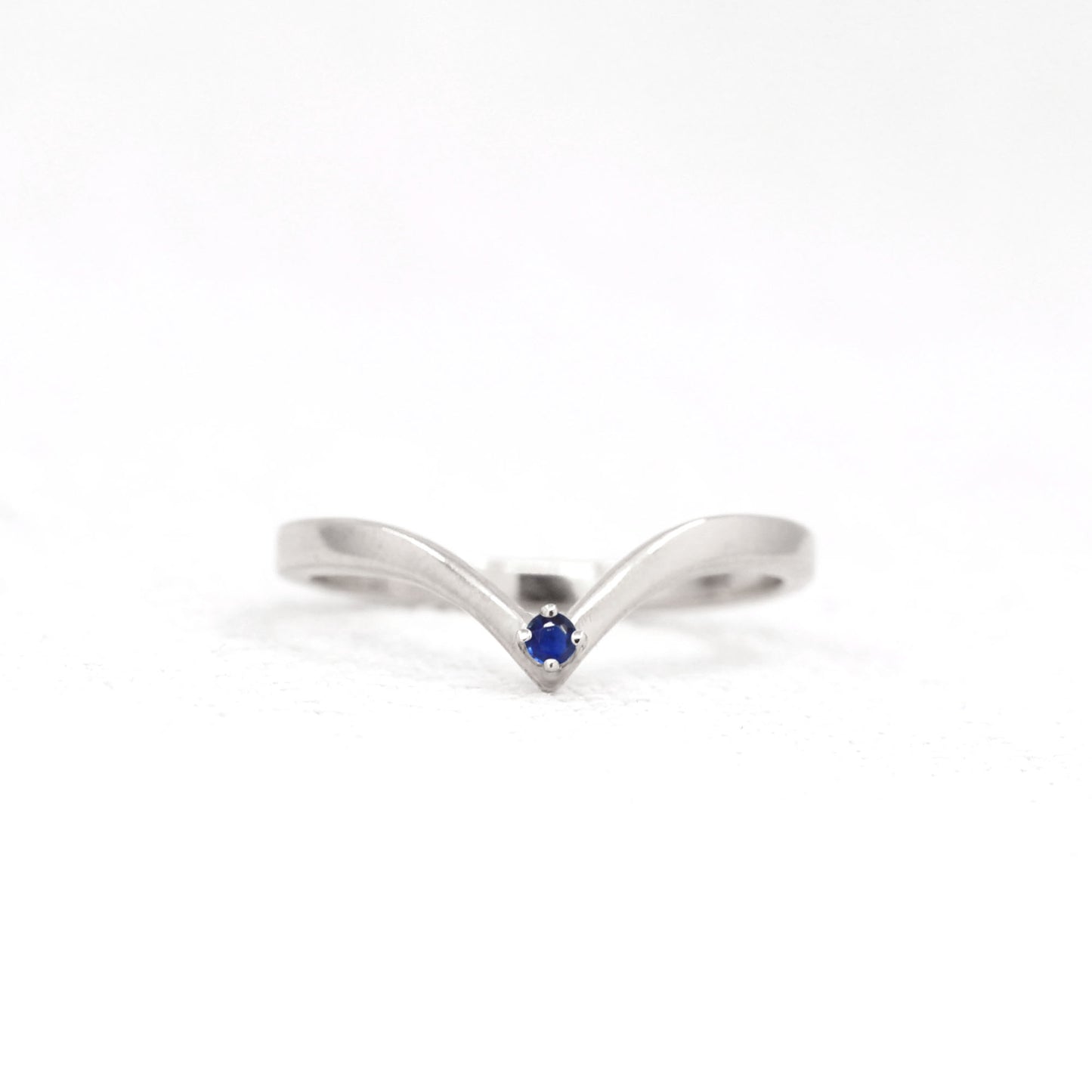 1.6MM CHEVRON NATURAL SAPPHIRE RING