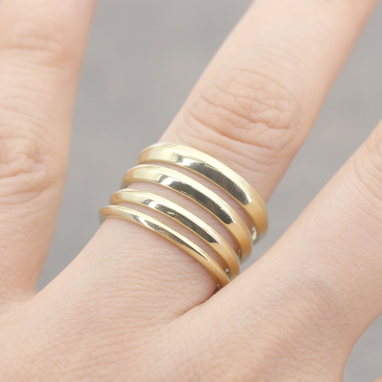 14K 2.5MM KNIFE EDGE BAND