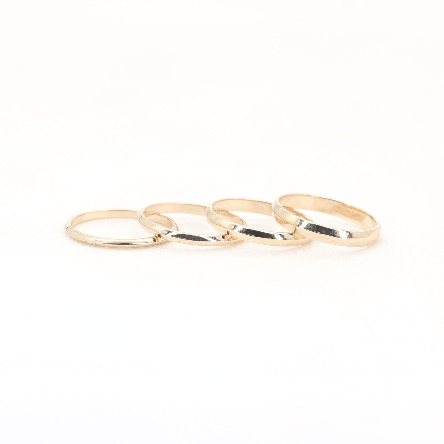 14K 2.5MM KNIFE EDGE BAND
