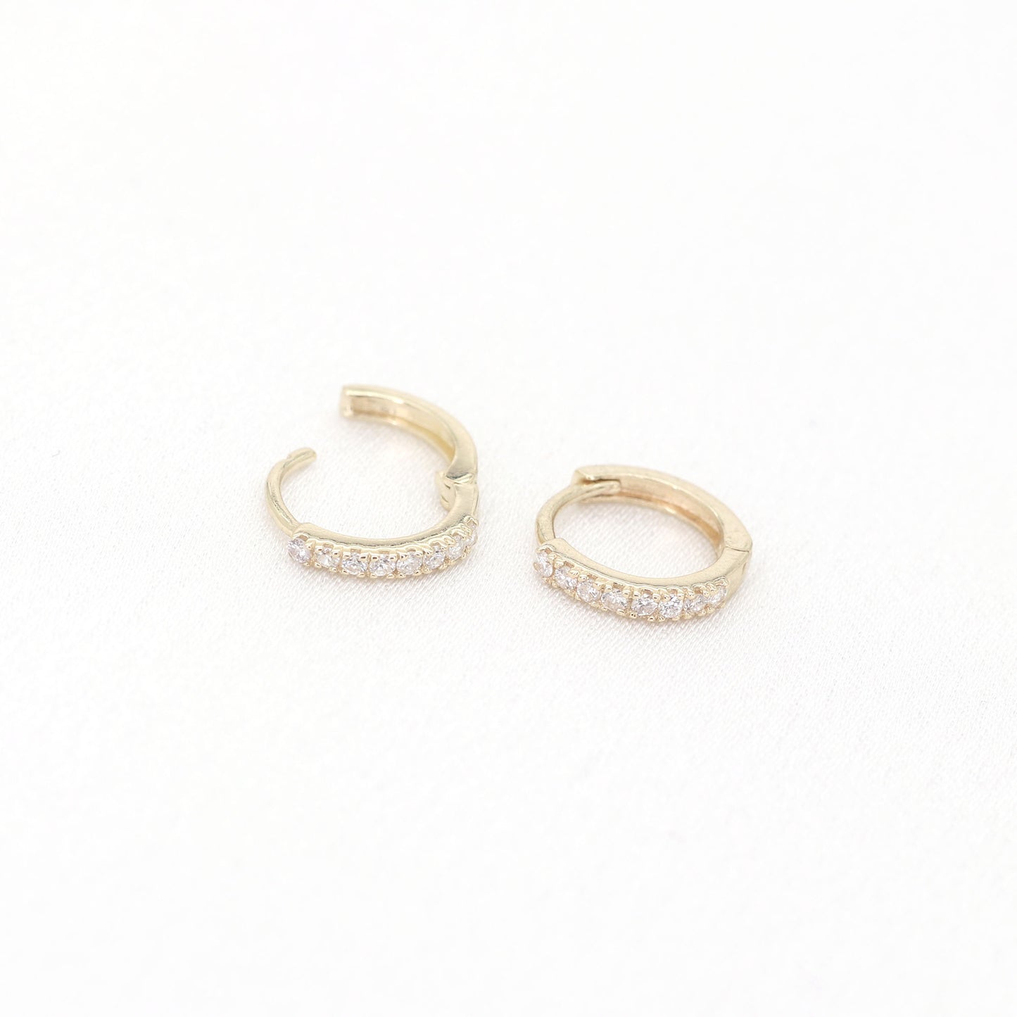 14k 8 DIAMOND TINY HOOP EARRING