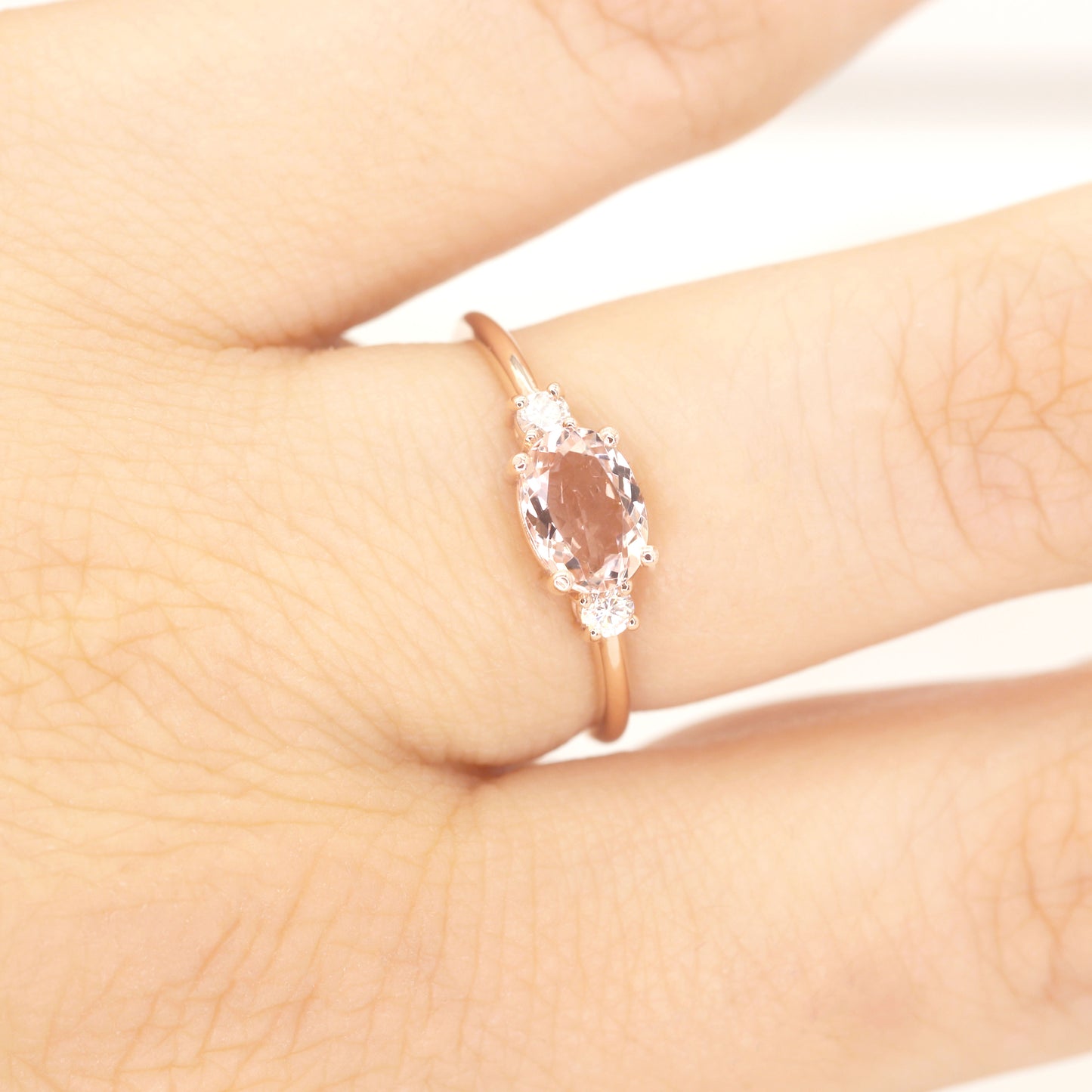 14K OVAL MORGANITE 0.10CT DIAMOND RING