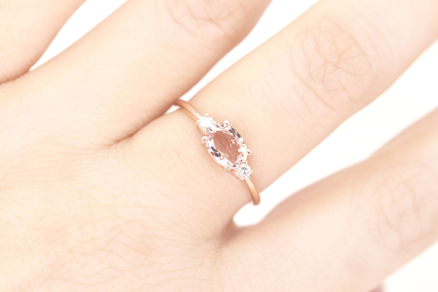 14K OVAL MORGANITE 0.10CT DIAMOND RING