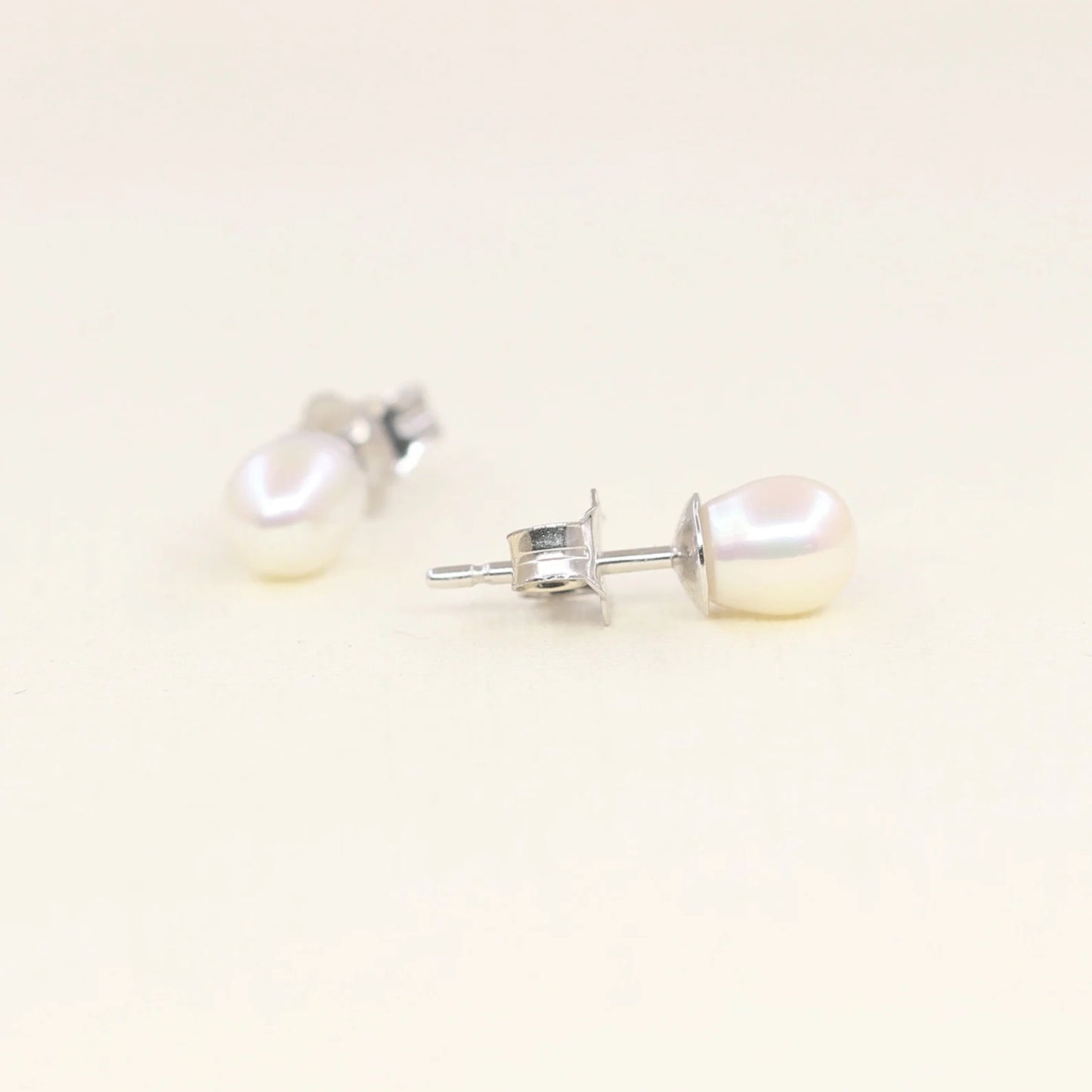 14K WHITE GOLD PEARL EARRING (ONLY PAIR)