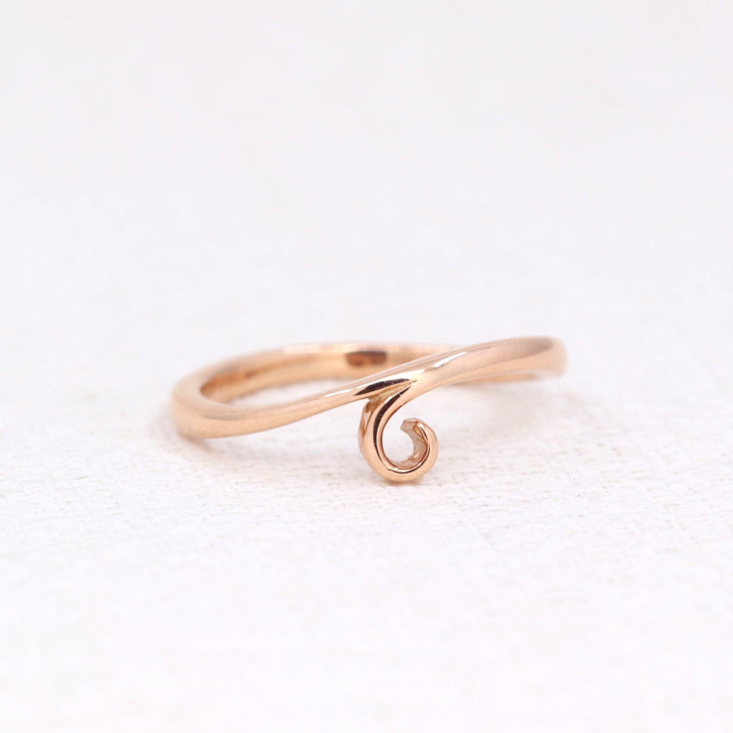 14K SPIRAL BAND