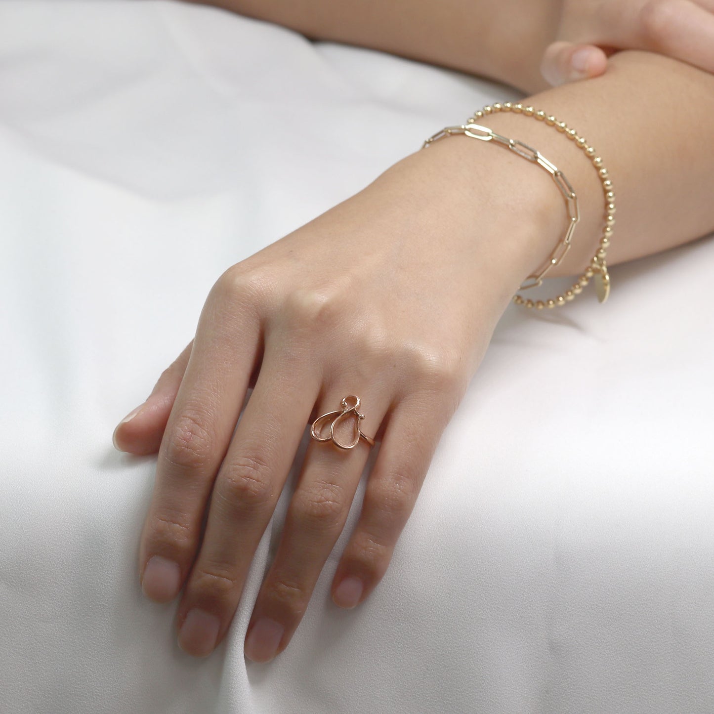 14K CURVED HEART BAND