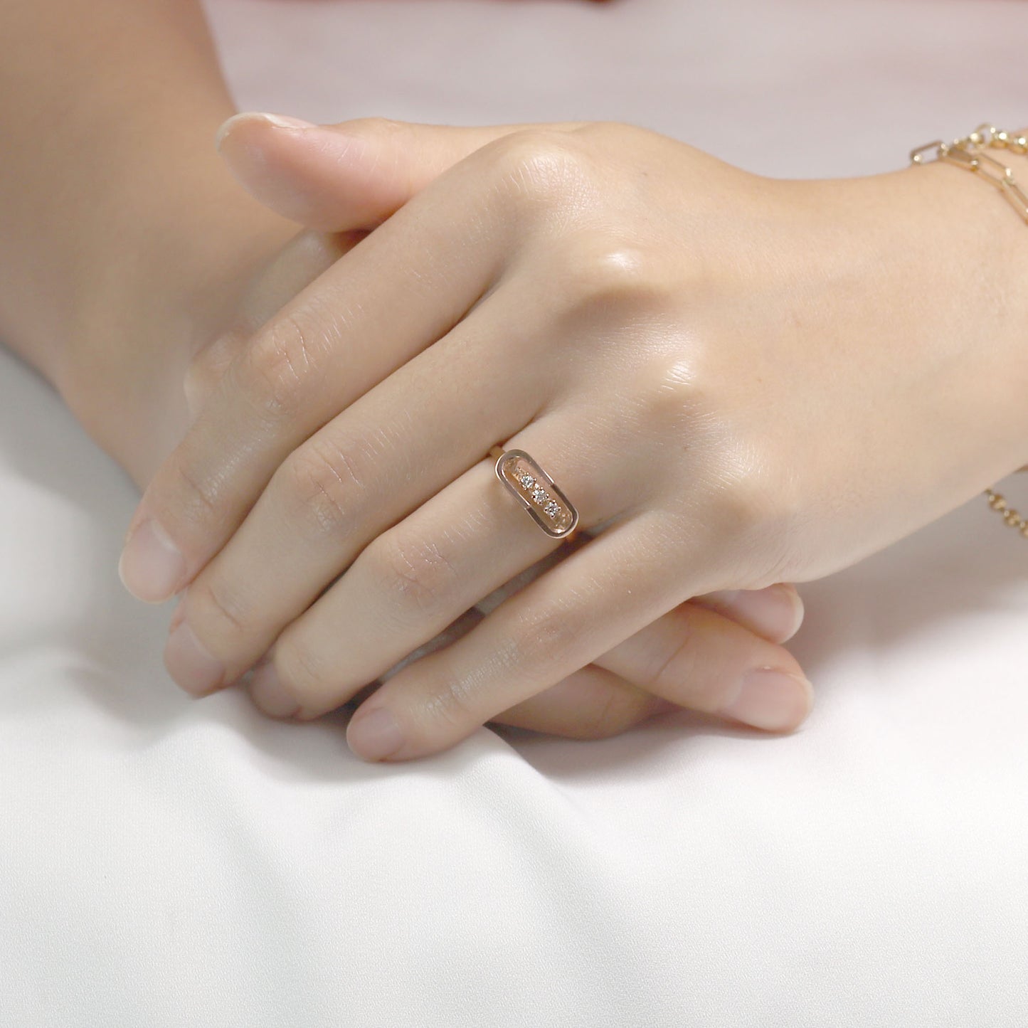 14K 3 DIAMOND OVAL POINT RING