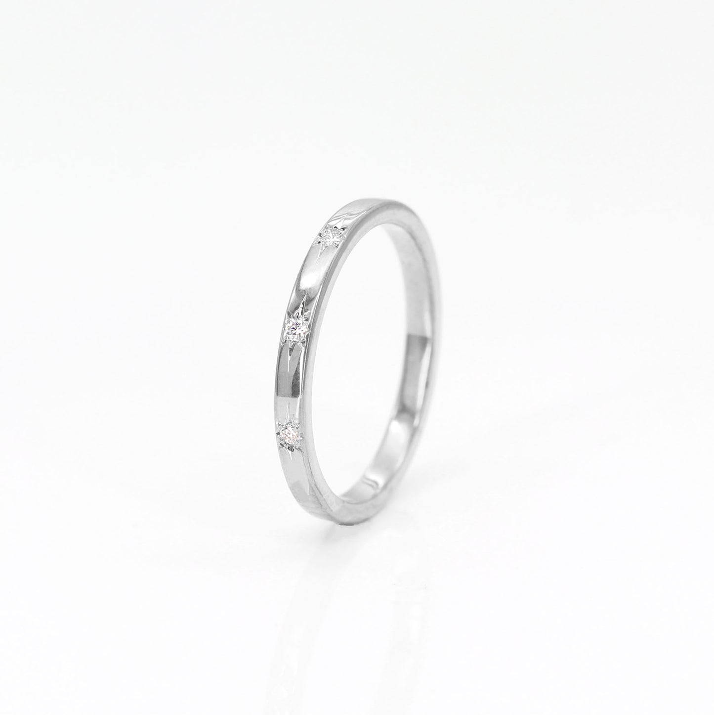 14K 3 FLAME DIAMOND 2MM BAND
