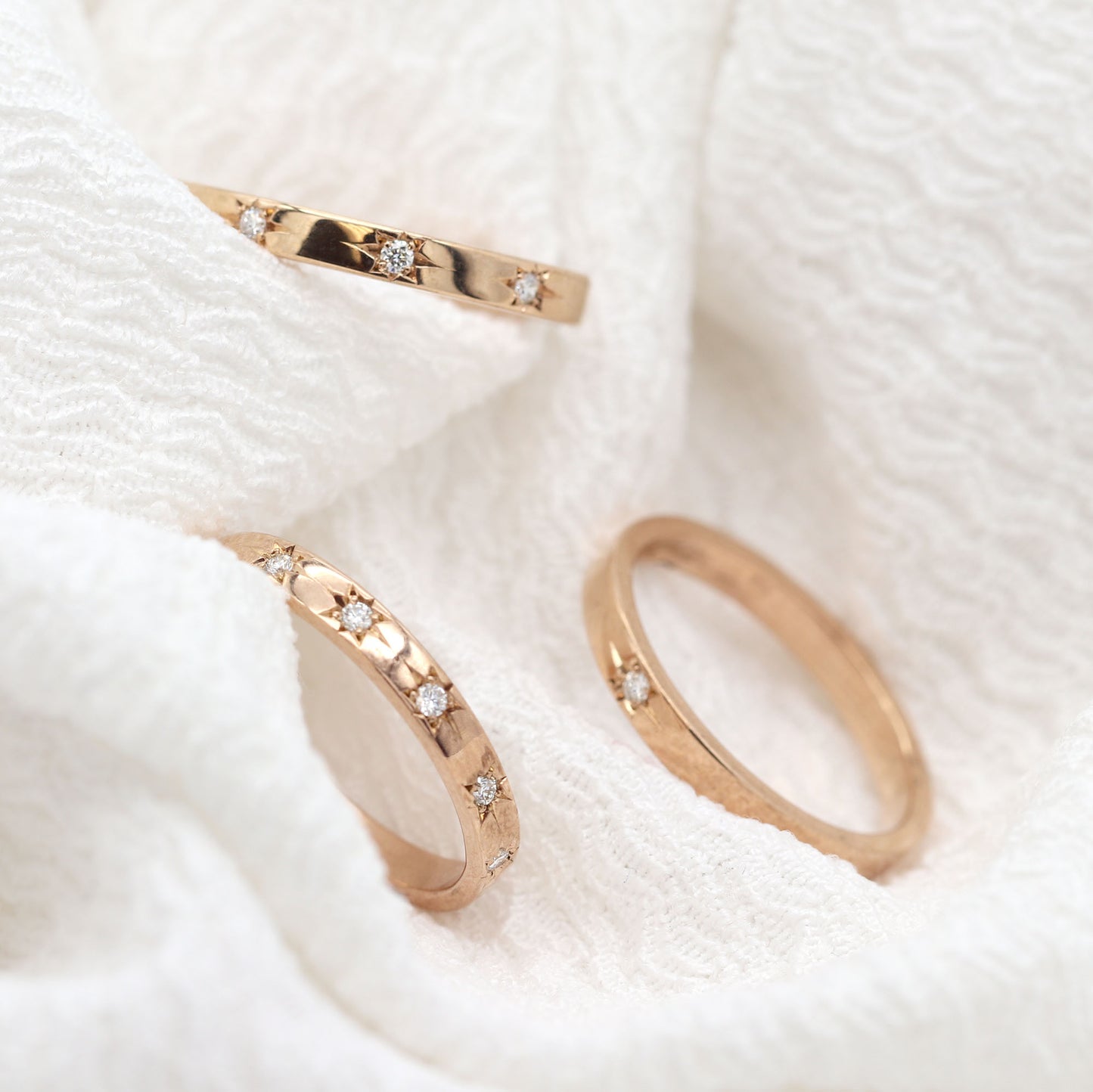 14K 5 FLAME DIAMOND 2.5MM BAND