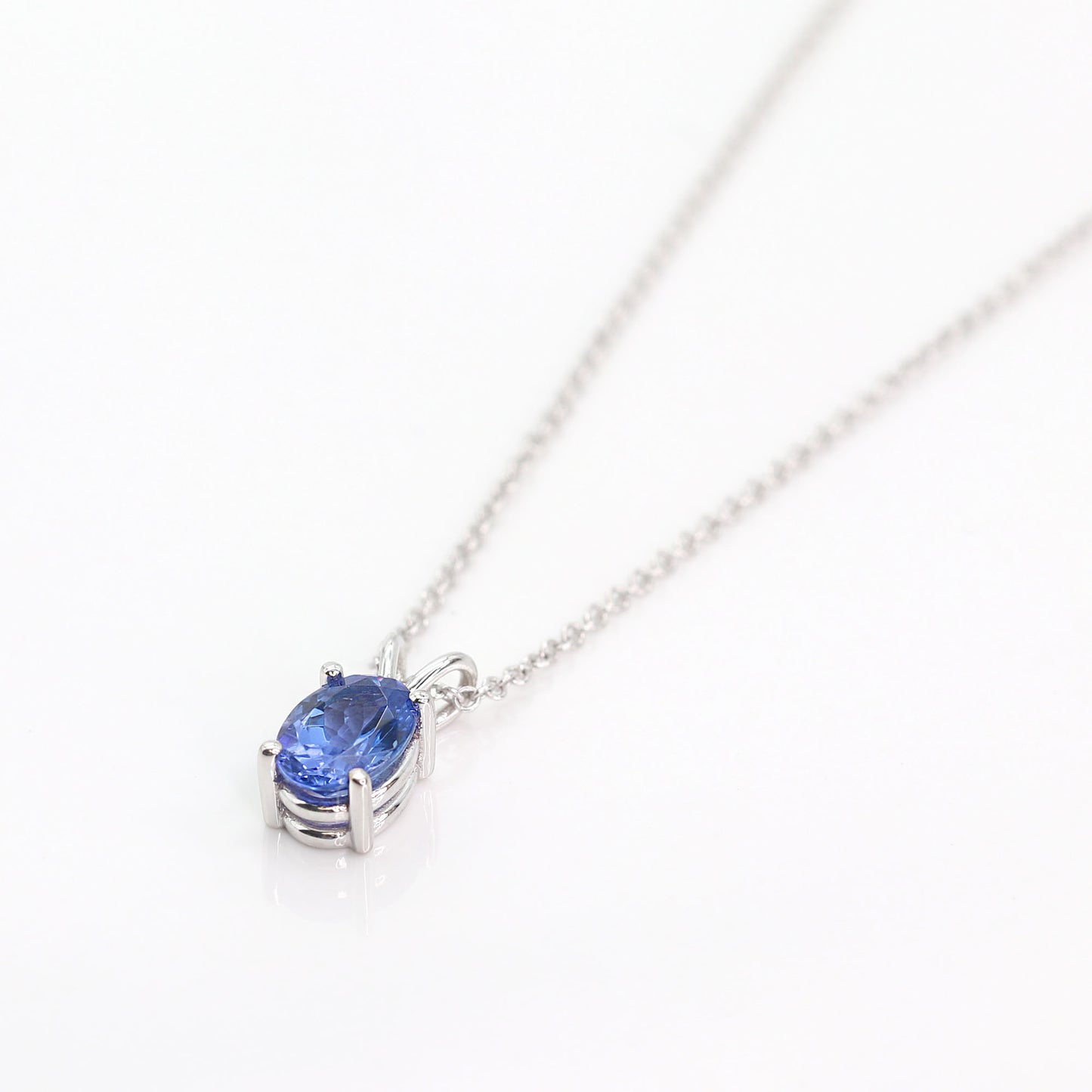 14K OVAL TANZANITE SOLITAIRE NECKLACE