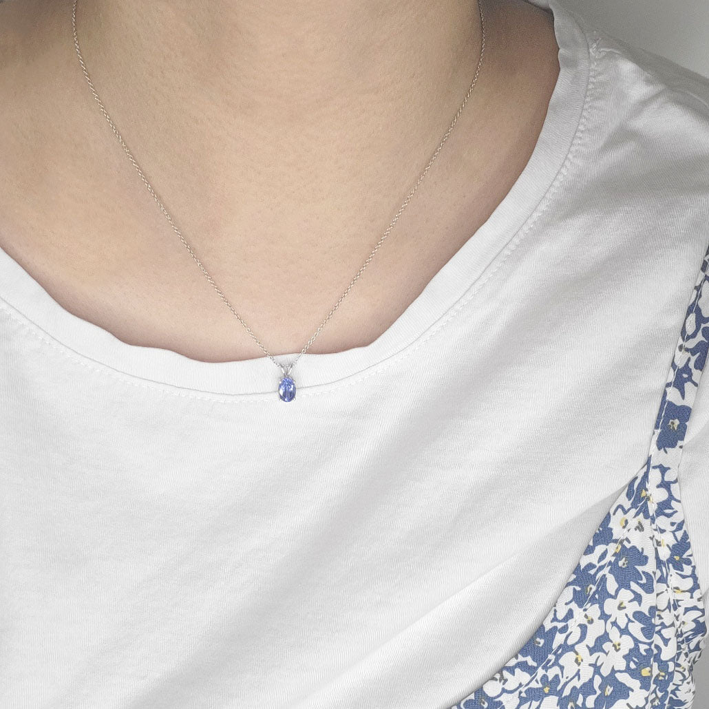 14K OVAL TANZANITE SOLITAIRE NECKLACE