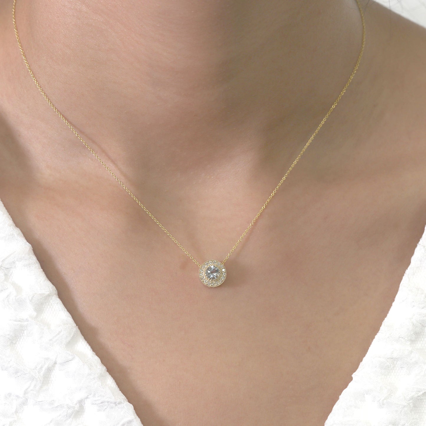 14K AQUAMARINE DIAMOND HALO VINTAGE NECKLACE