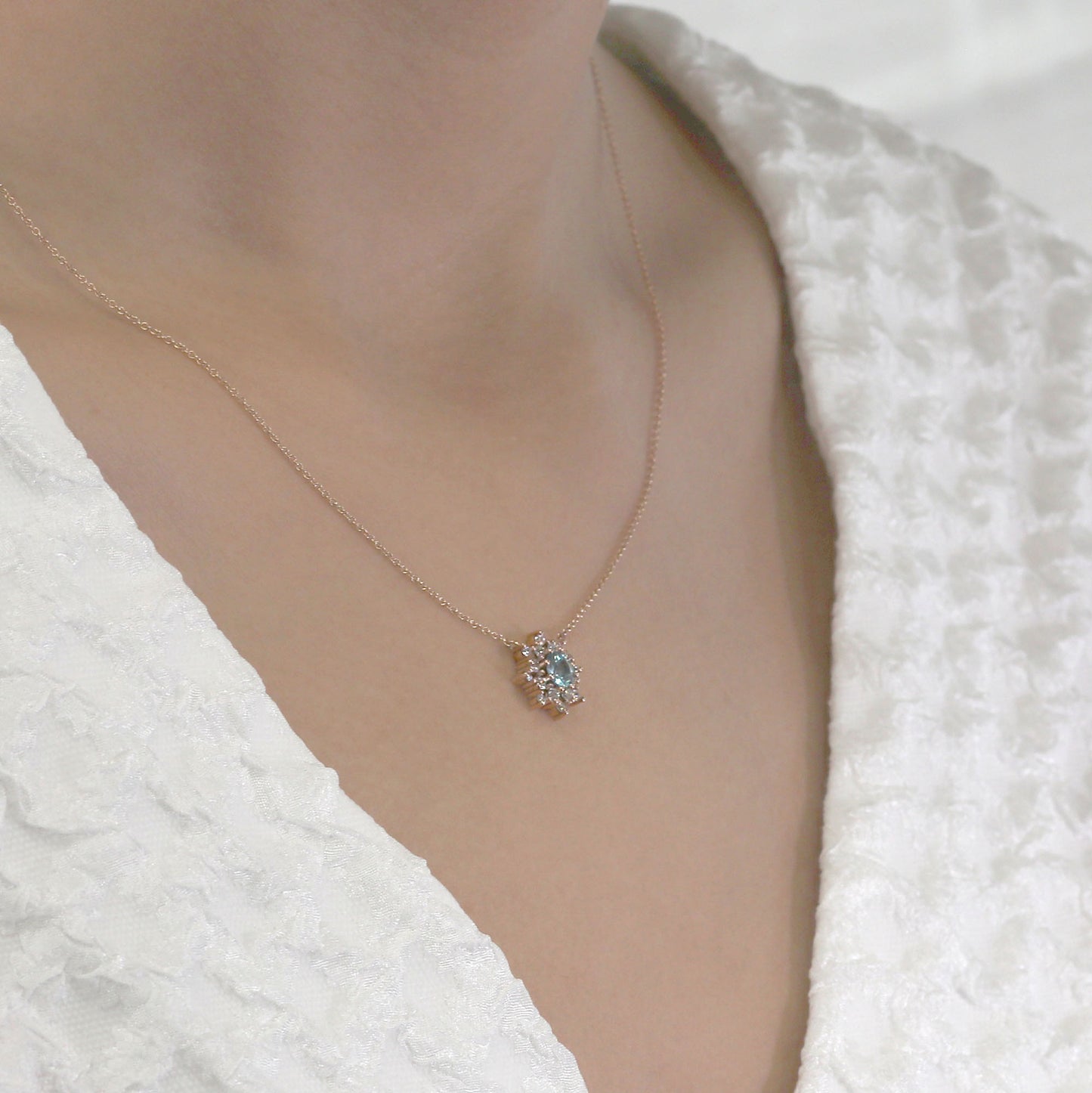 14K BLUE ZIRCON DIAMOND FLOWER NECKLACE