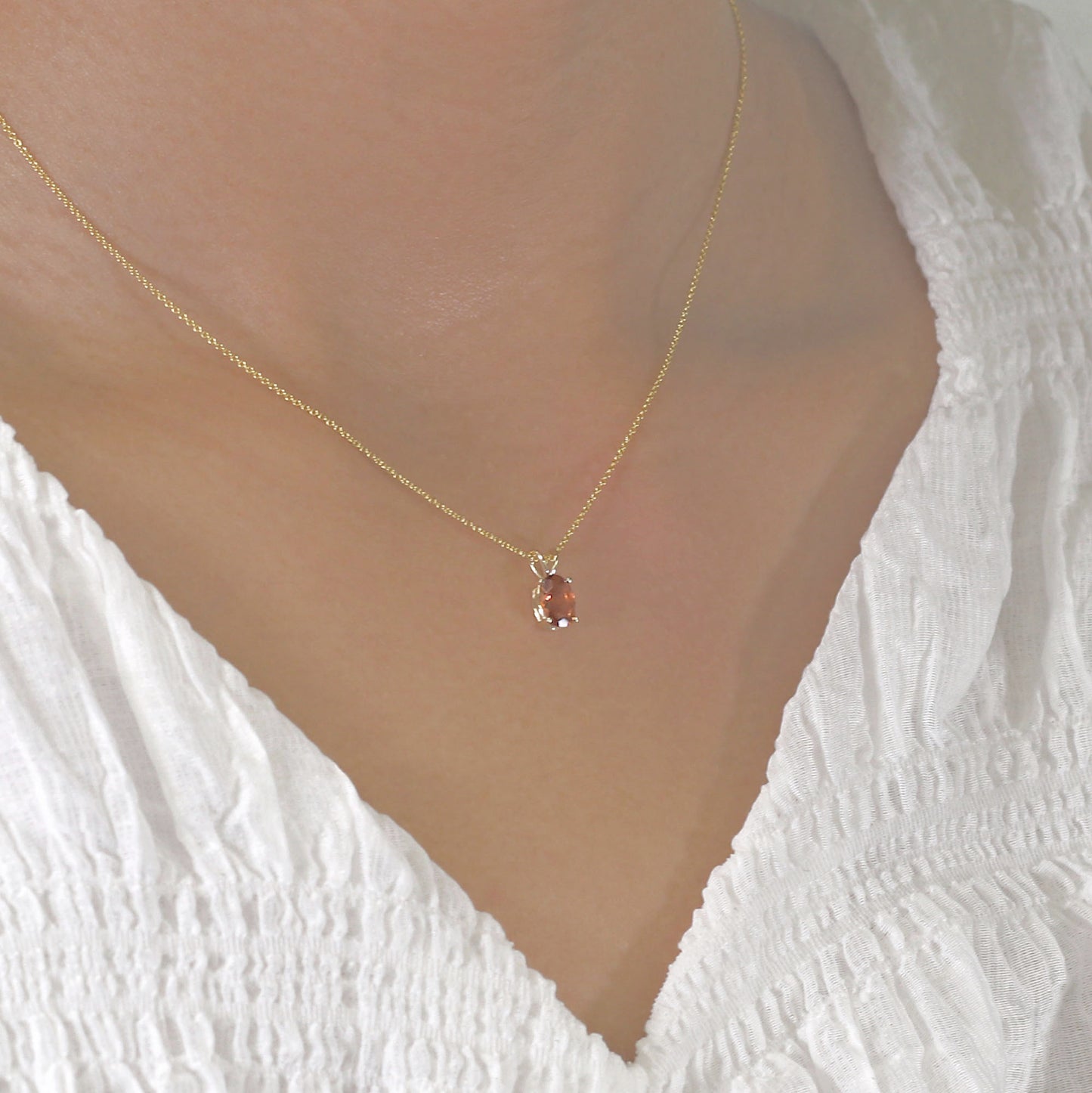 14K OVAL SUNSTONE SOLITAIRE NECKLACE