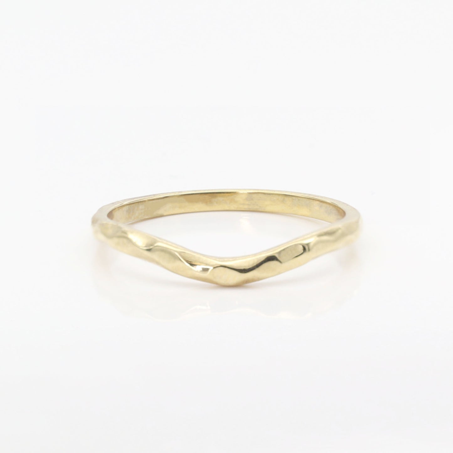 14K CURVED HAMMERED BAND