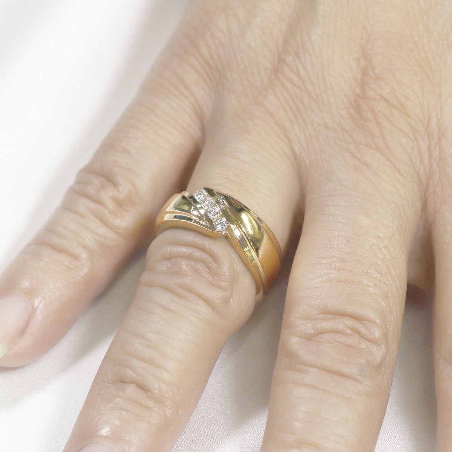 14K 4 DIAMOND DIAGONAL MEN'S BAND