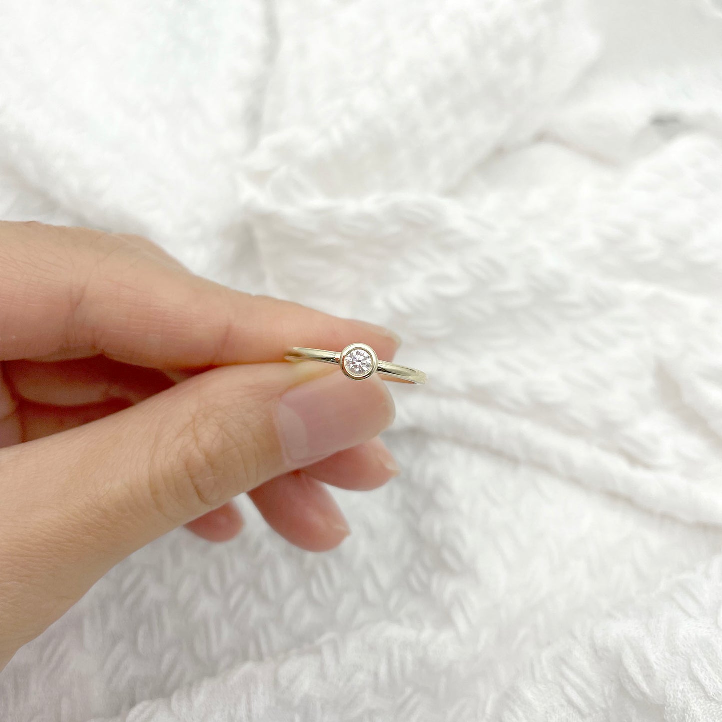 14K 0.12CT DIAMOND BEZEL SOLITAIRE RING