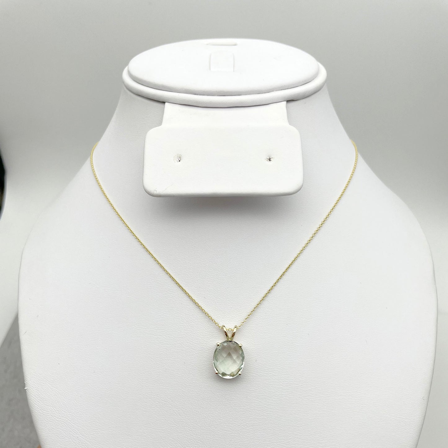 14K GREEN AMETHYST SOLITAIRE NECKLACE