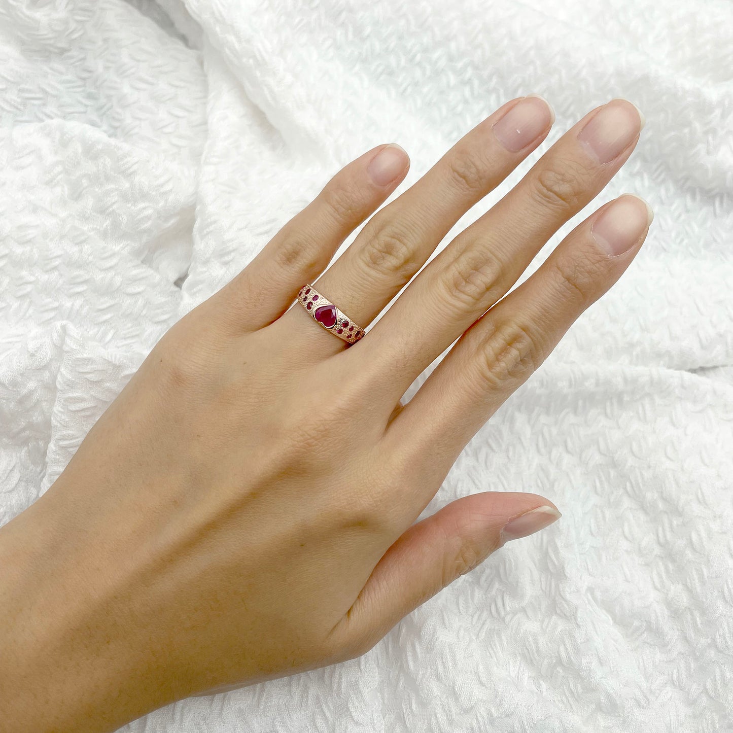 14K HEART RUBY HAMMERED BAND