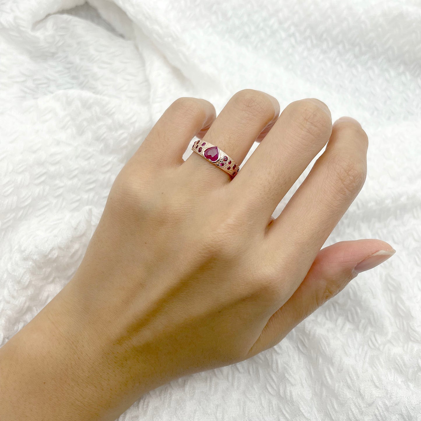 14K HEART RUBY HAMMERED BAND