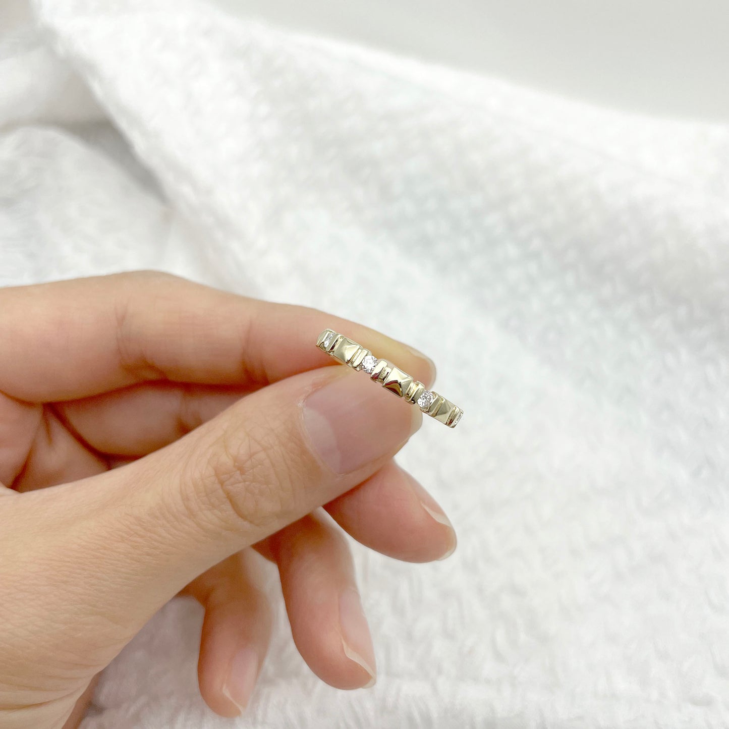 14K DIAMOND SQUARE PATTERN BAND