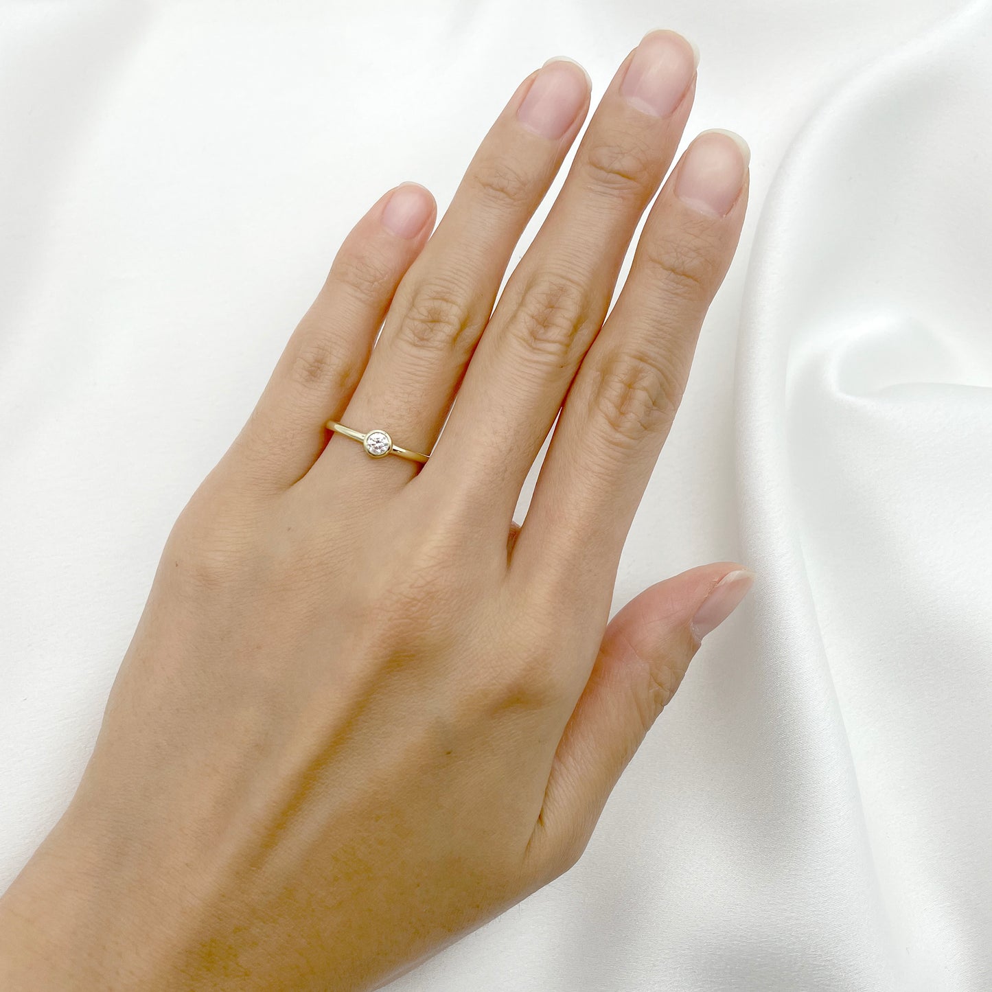 14K 0.12CT DIAMOND BEZEL SOLITAIRE RING