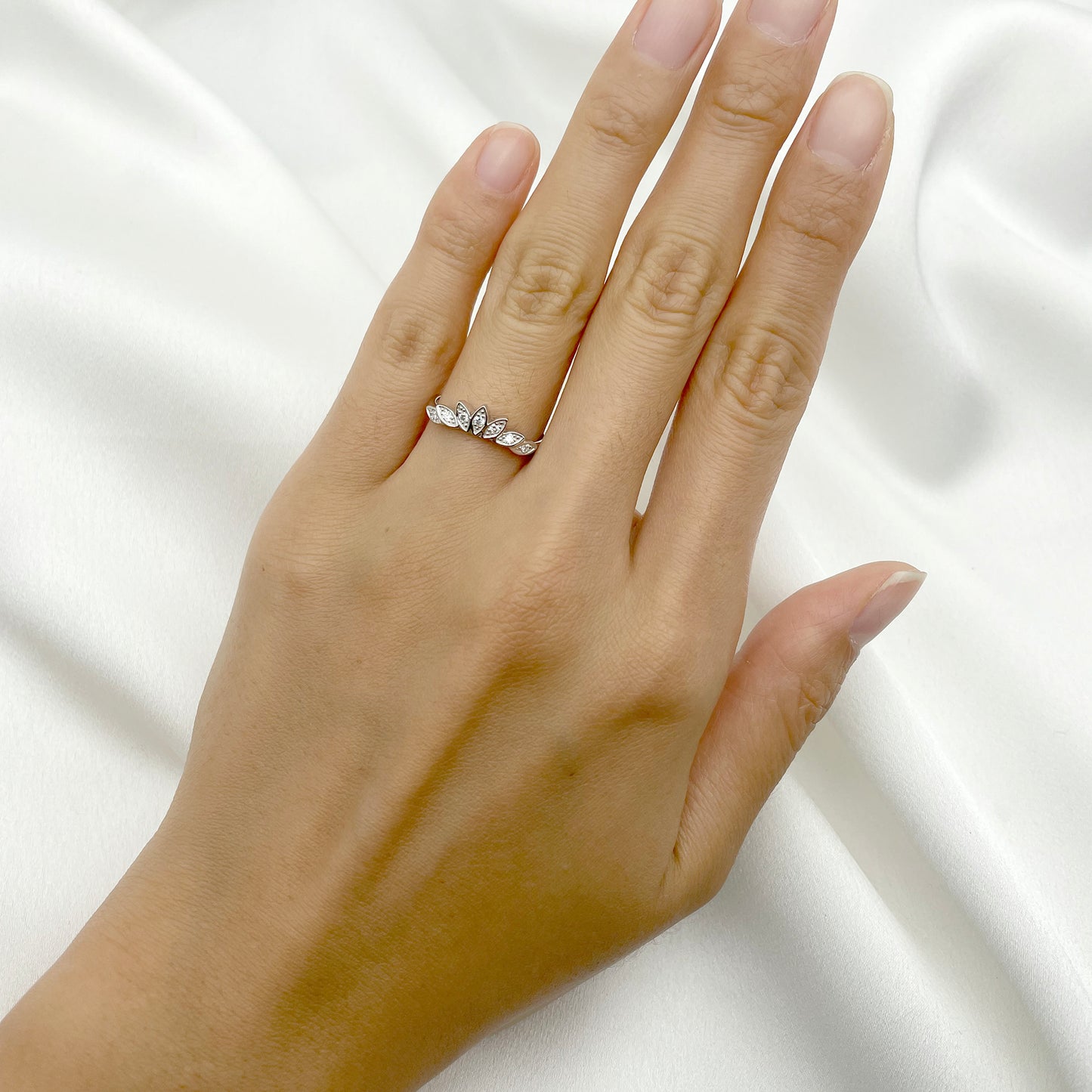 14K DIAMOND MARQUISE CROWN BAND