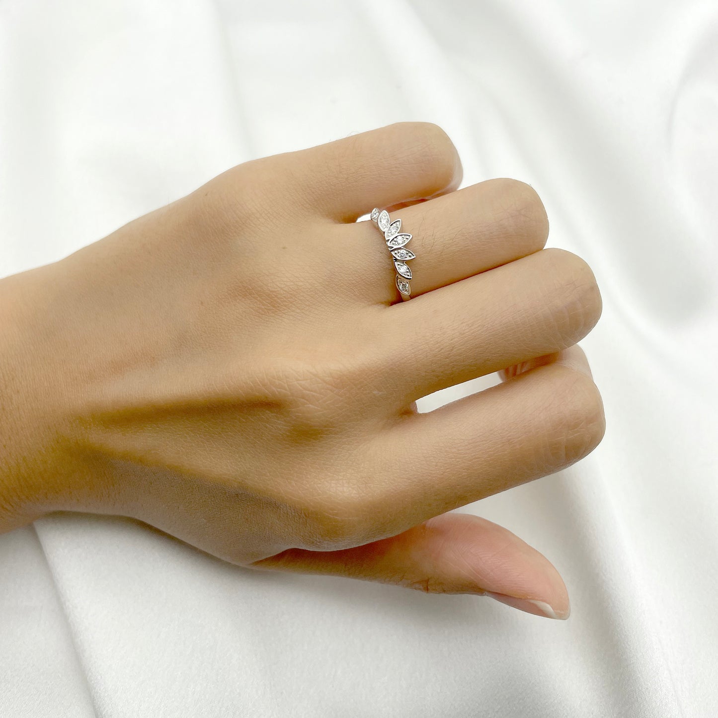 14K DIAMOND MARQUISE CROWN BAND