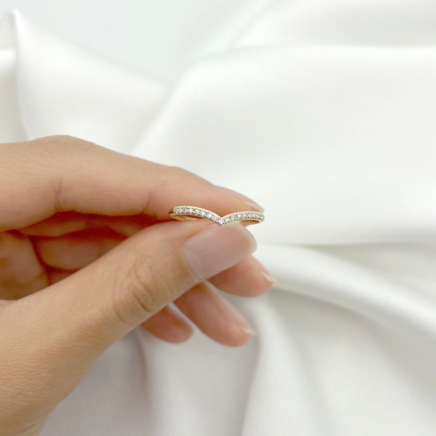 14K DIAMOND CHEVRON BAND