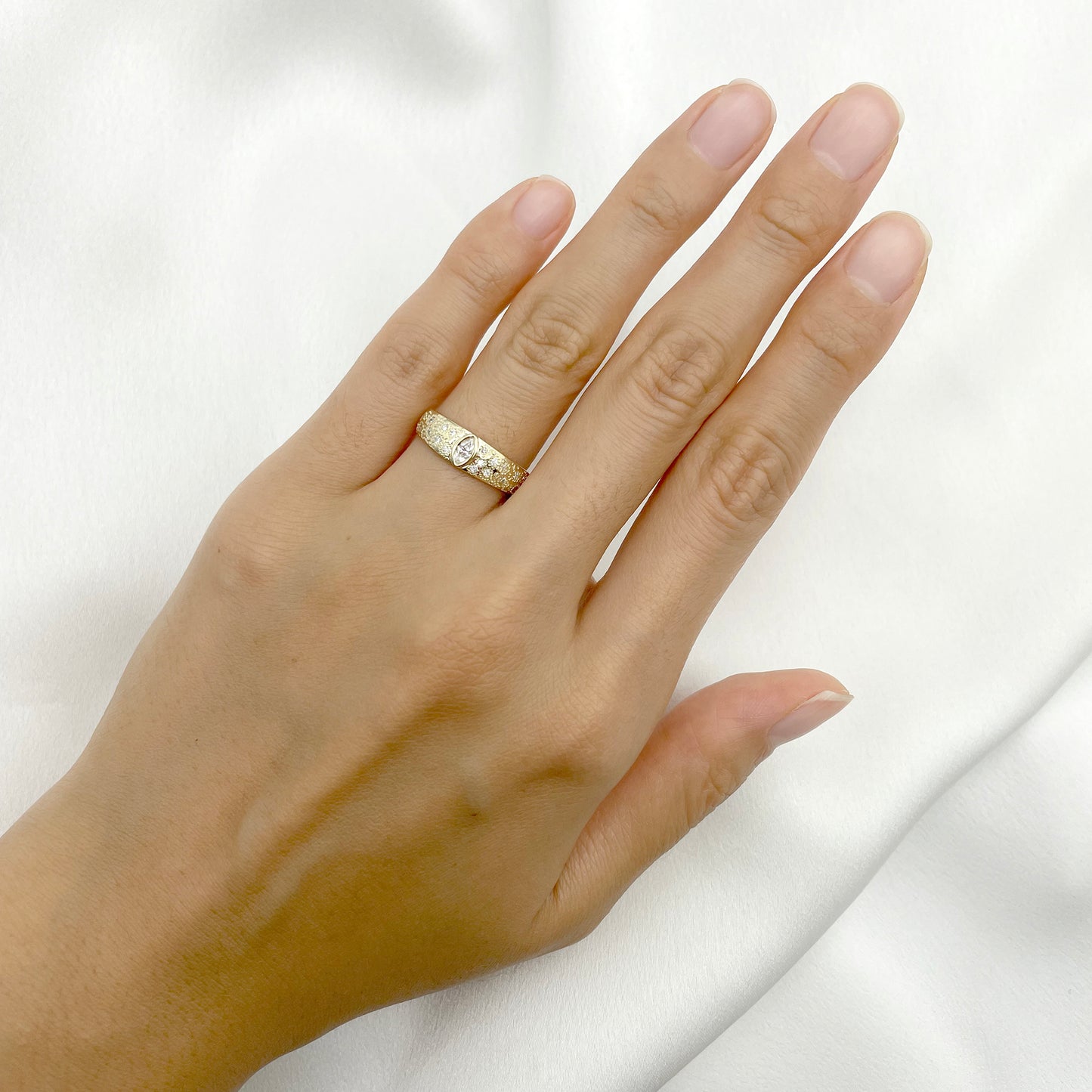 14K MARQUISE DIAMOND STARDUST BAND