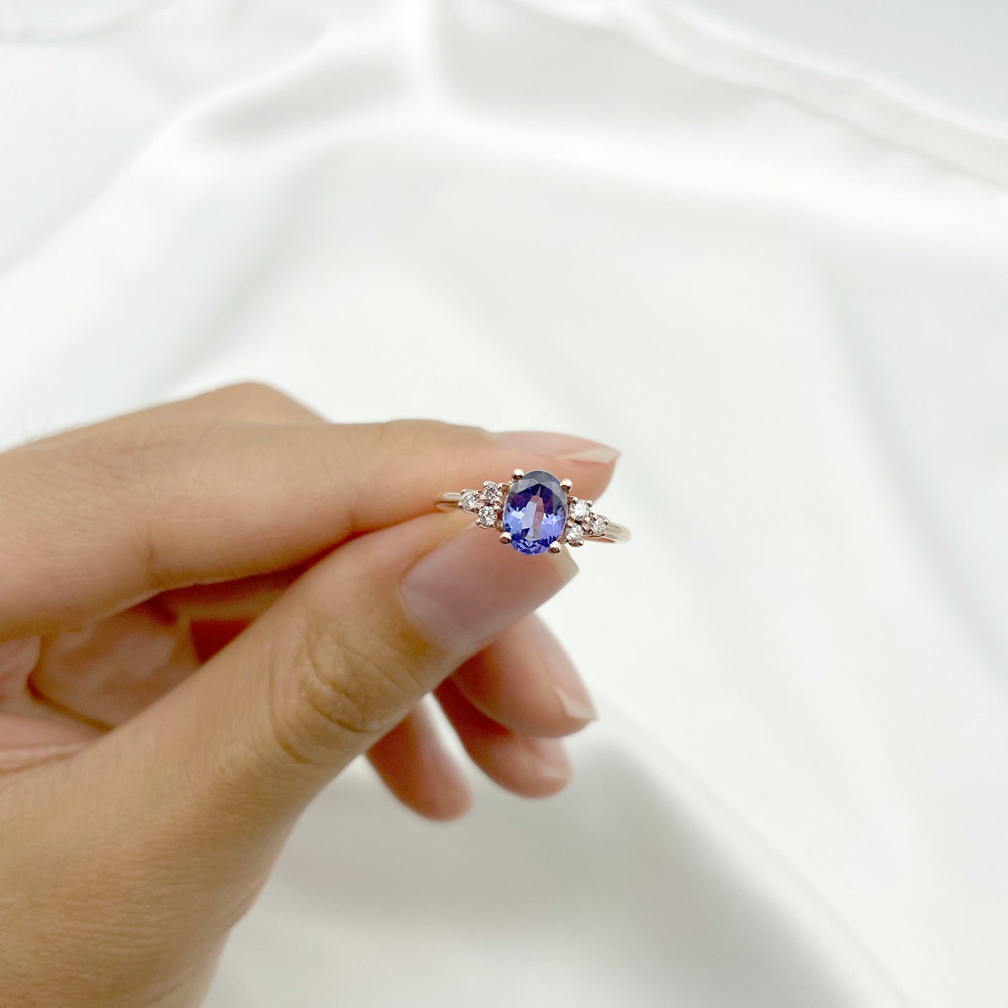 14K OVAL TANZANITE DIAMOND CLUSTER RING