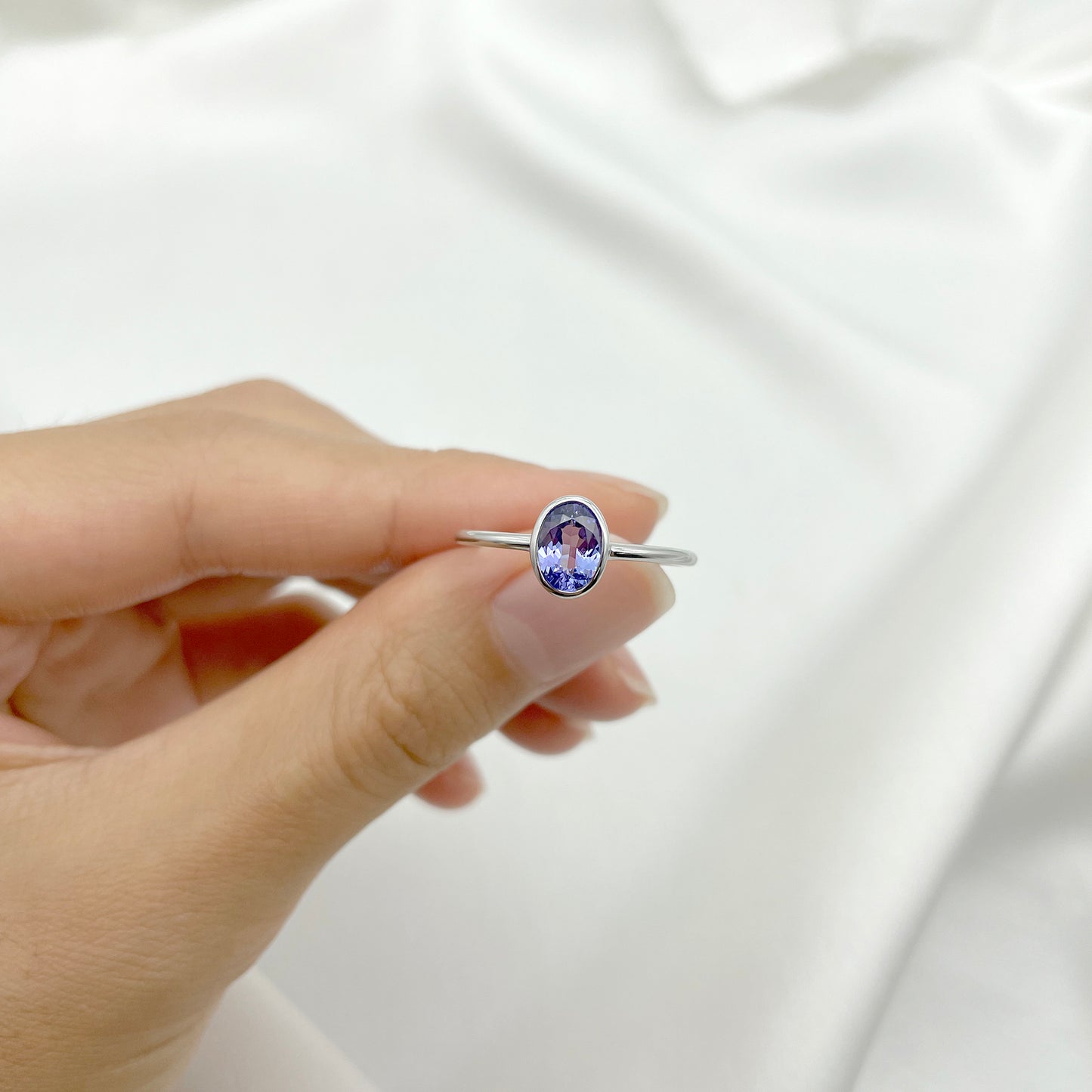 14K OVAL TANZANITE BEZEL SOLITAIRE RING