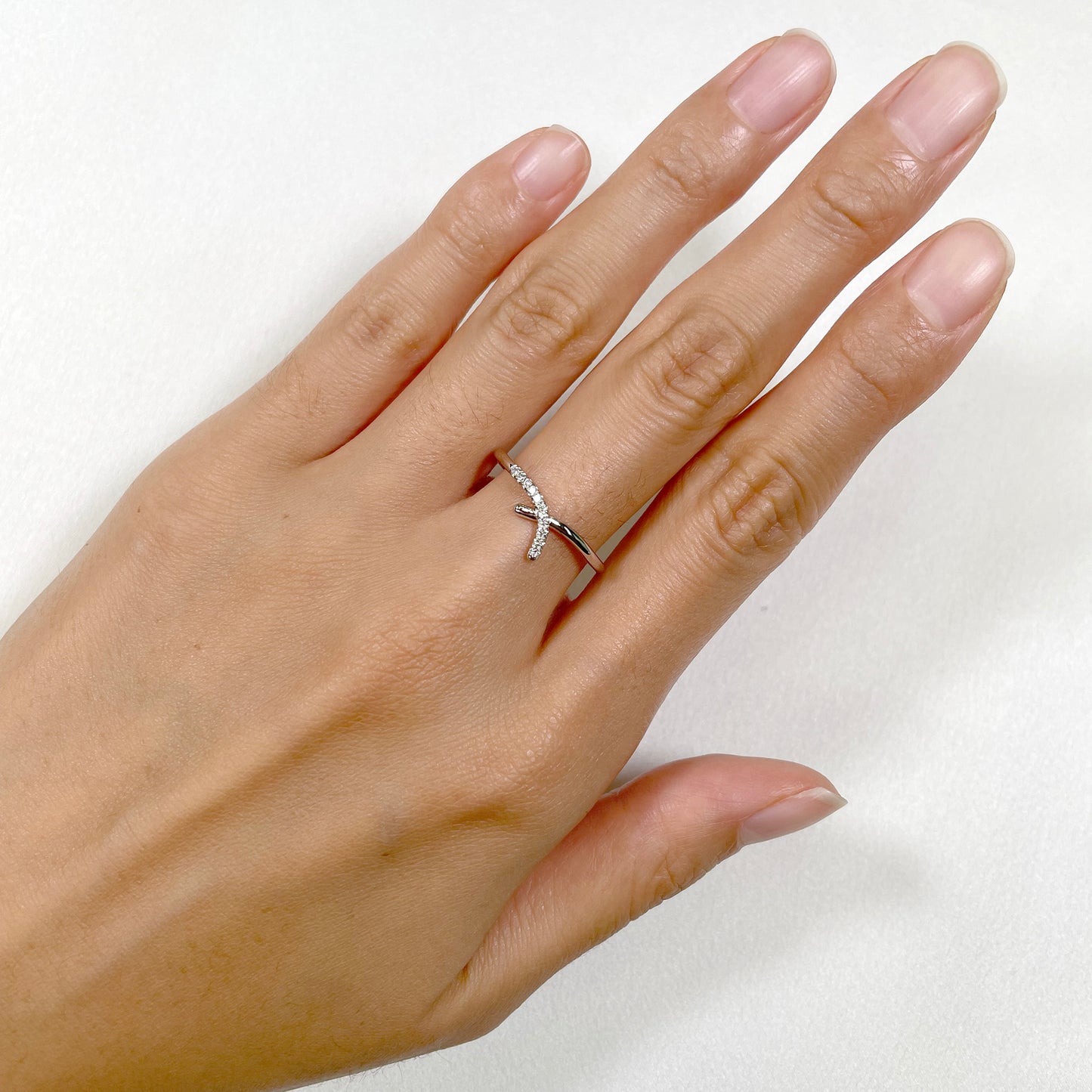 14K DIAMOND KNOT BAND
