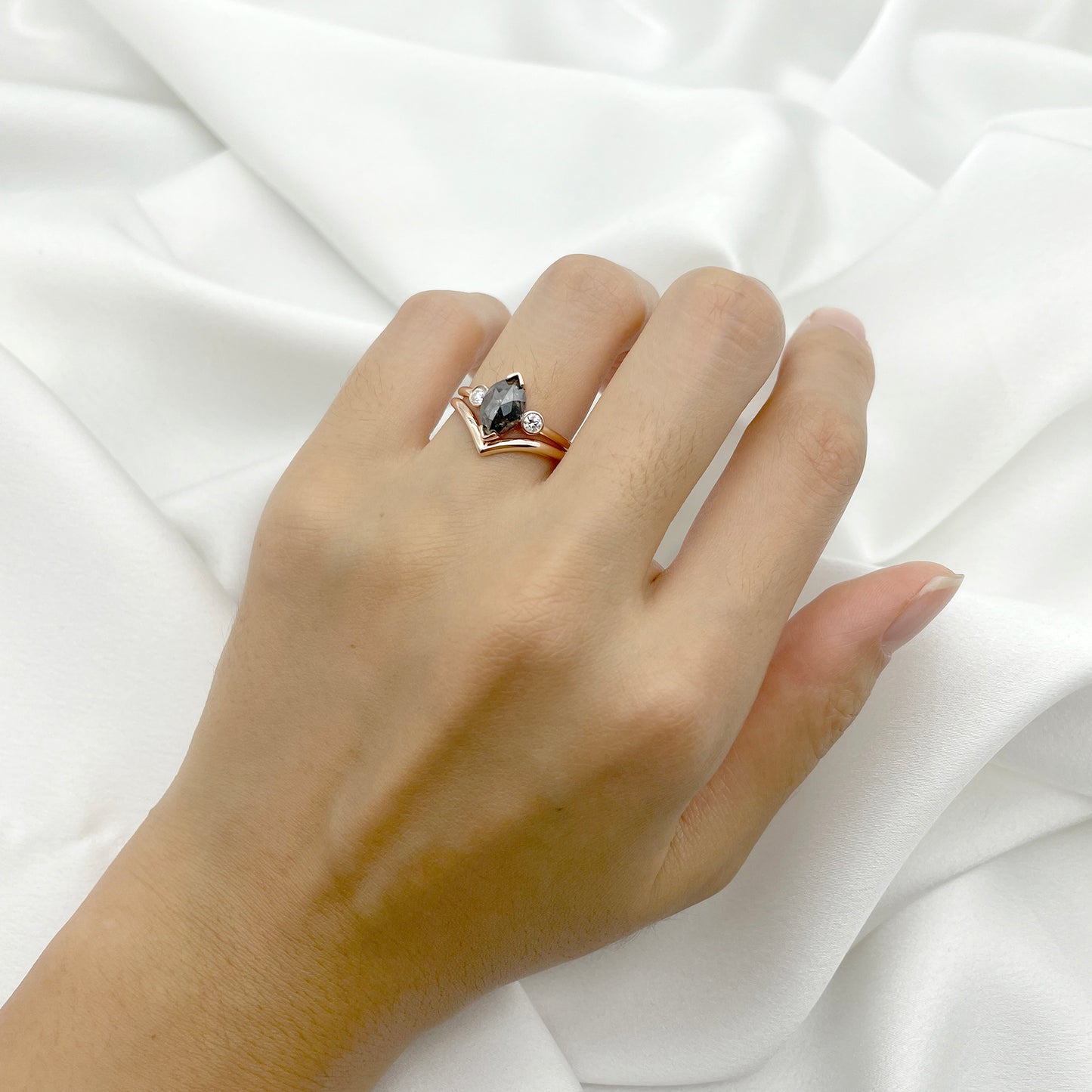 14K 1.27CT SALT AND PEPPER DIAMOND BEZEL RING PLAIN CHEVRON BAND 2 RING SET