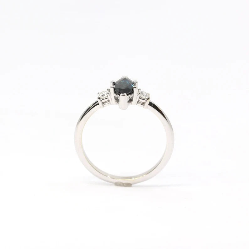14K MARQUISE SAPPHIRE 0.10CT DIAMOND RING