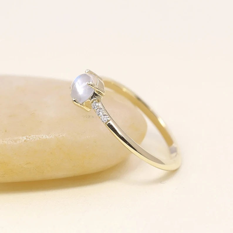 14K ROUND MOONSTONE DIAMOND RING