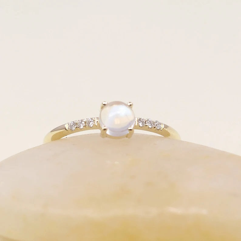 14K ROUND MOONSTONE DIAMOND RING