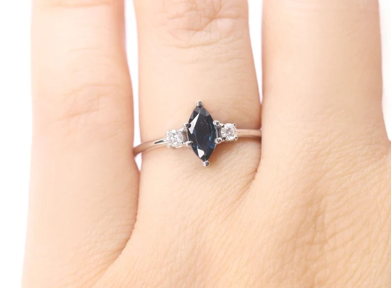 14K MARQUISE SAPPHIRE 0.10CT DIAMOND RING