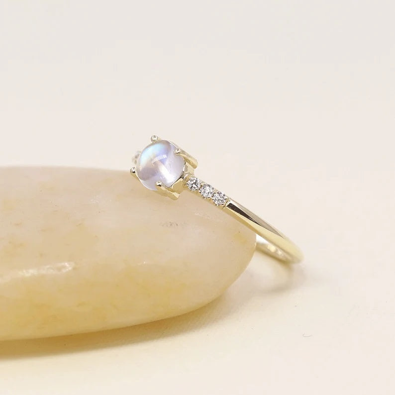 14K ROUND MOONSTONE DIAMOND RING