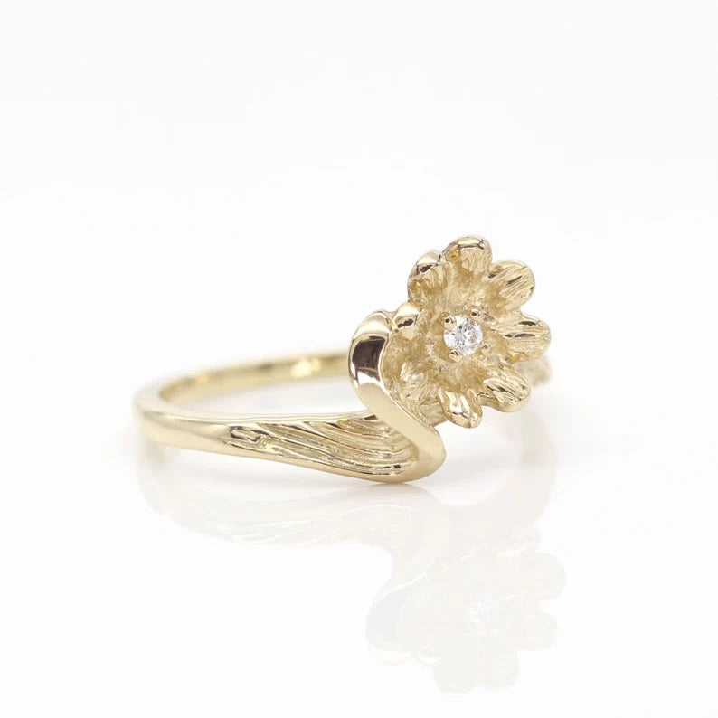14K DIAMOND FLOWER RING