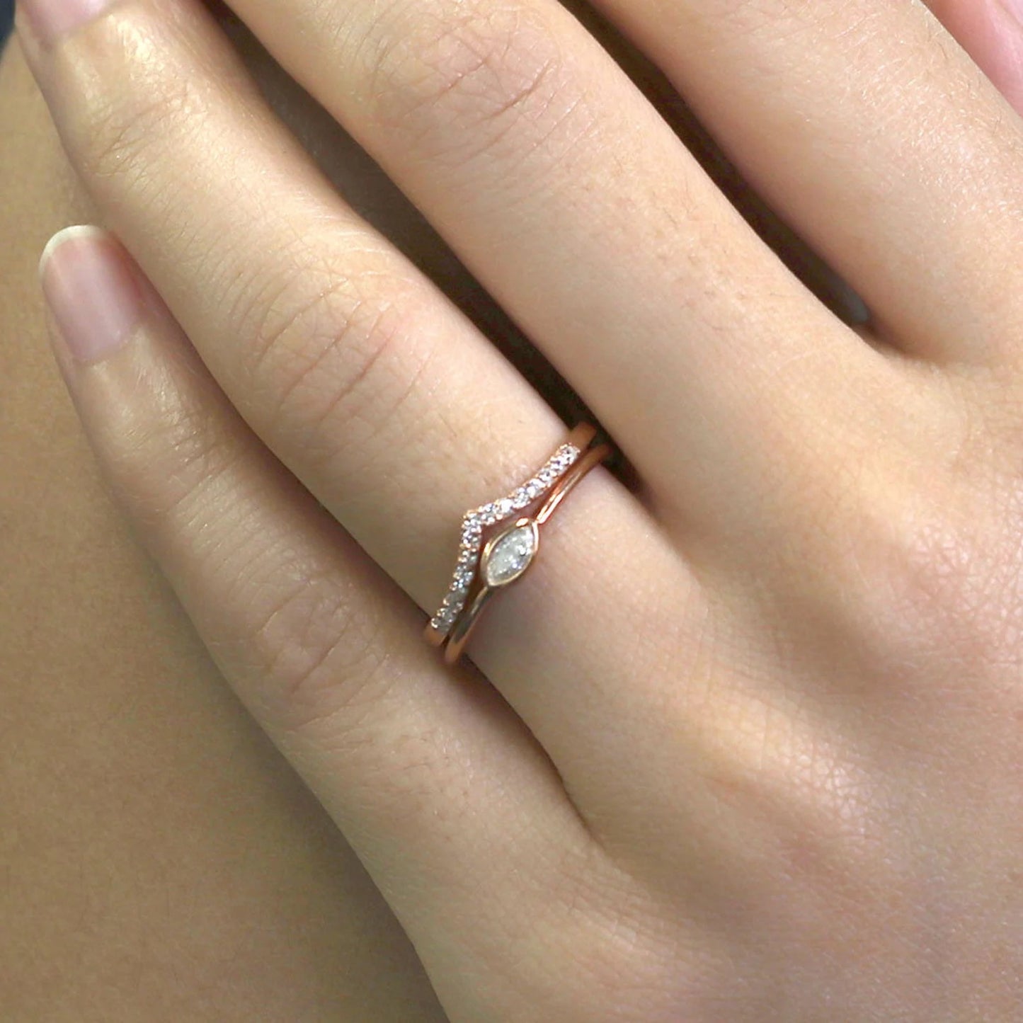 14K 0.10CT MARQUISE BEZEL RING CHEVRON BAND SET