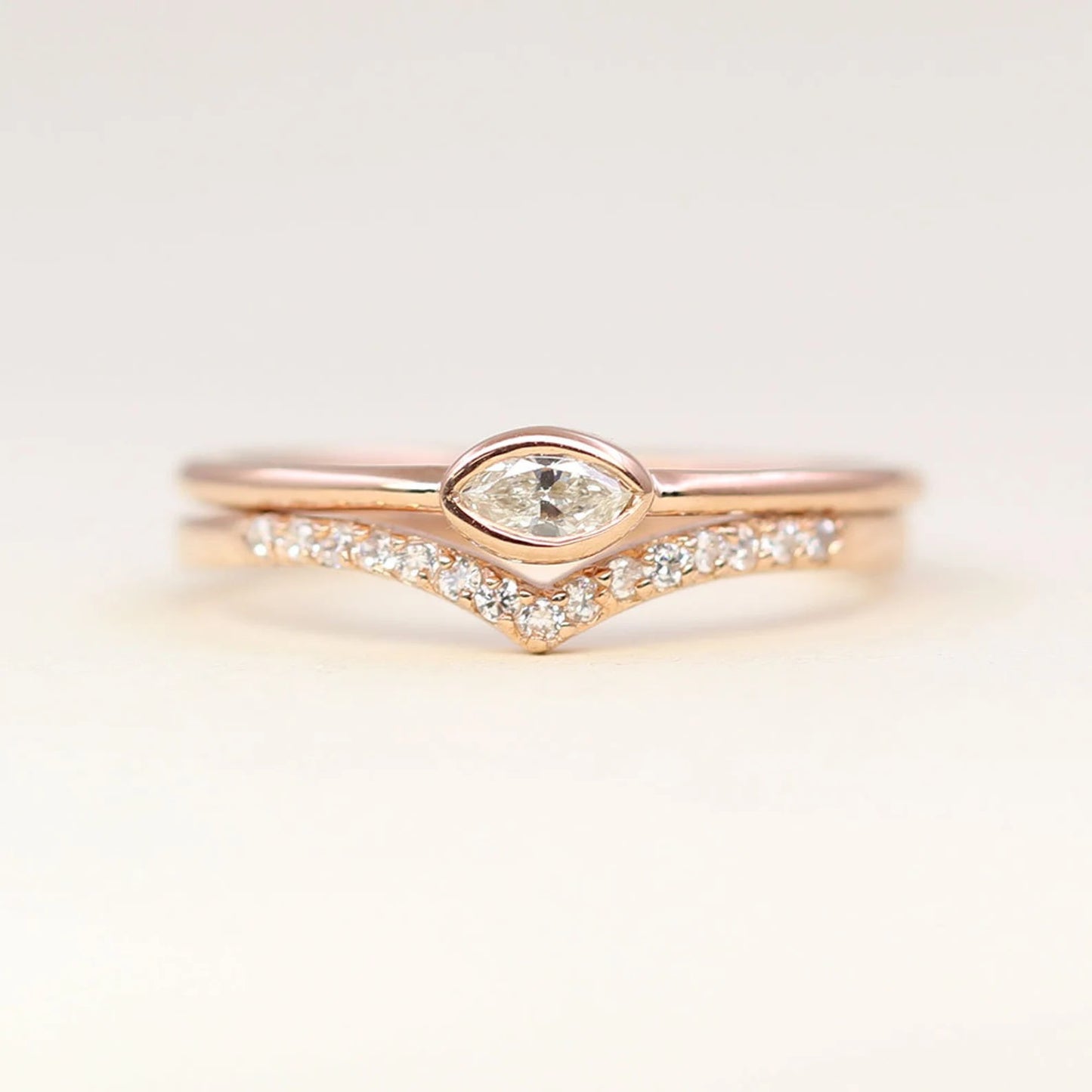 14K 0.10CT MARQUISE BEZEL RING CHEVRON BAND SET