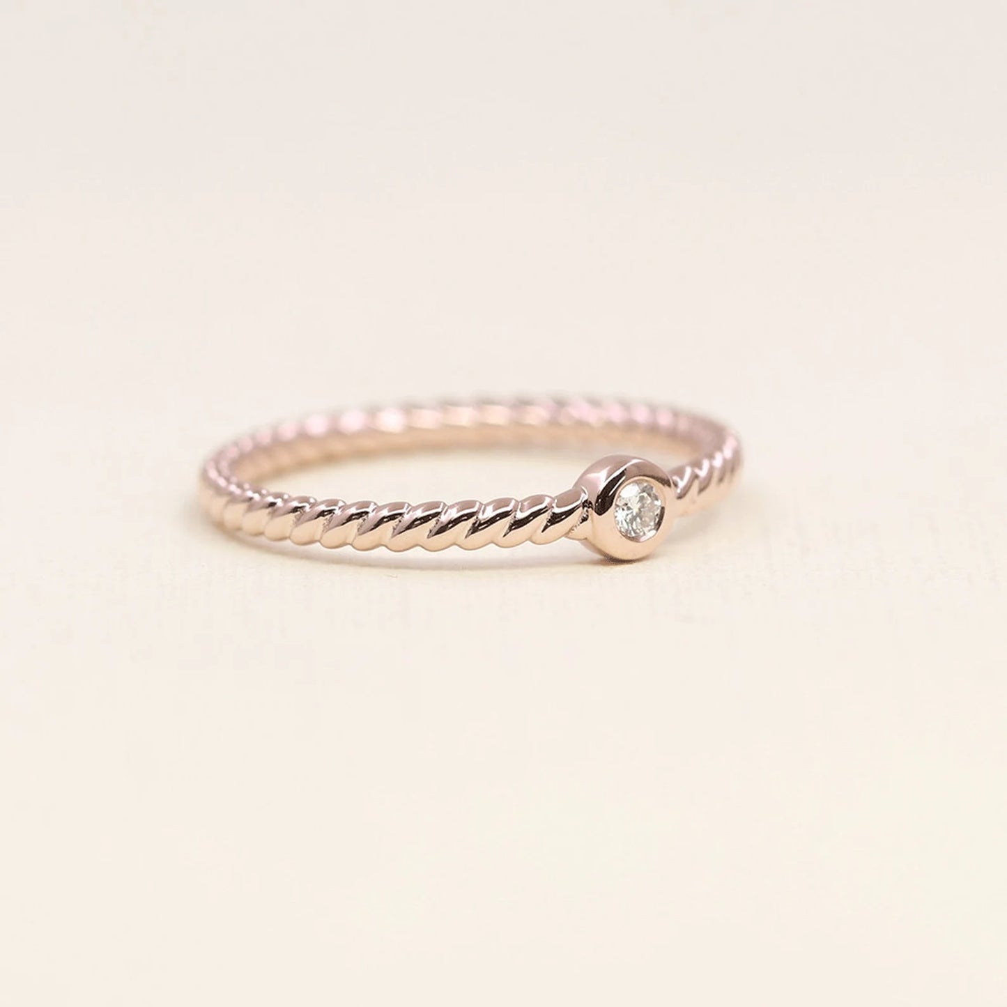 14K 0.05CT DIAMOND BEZEL TWIST RING