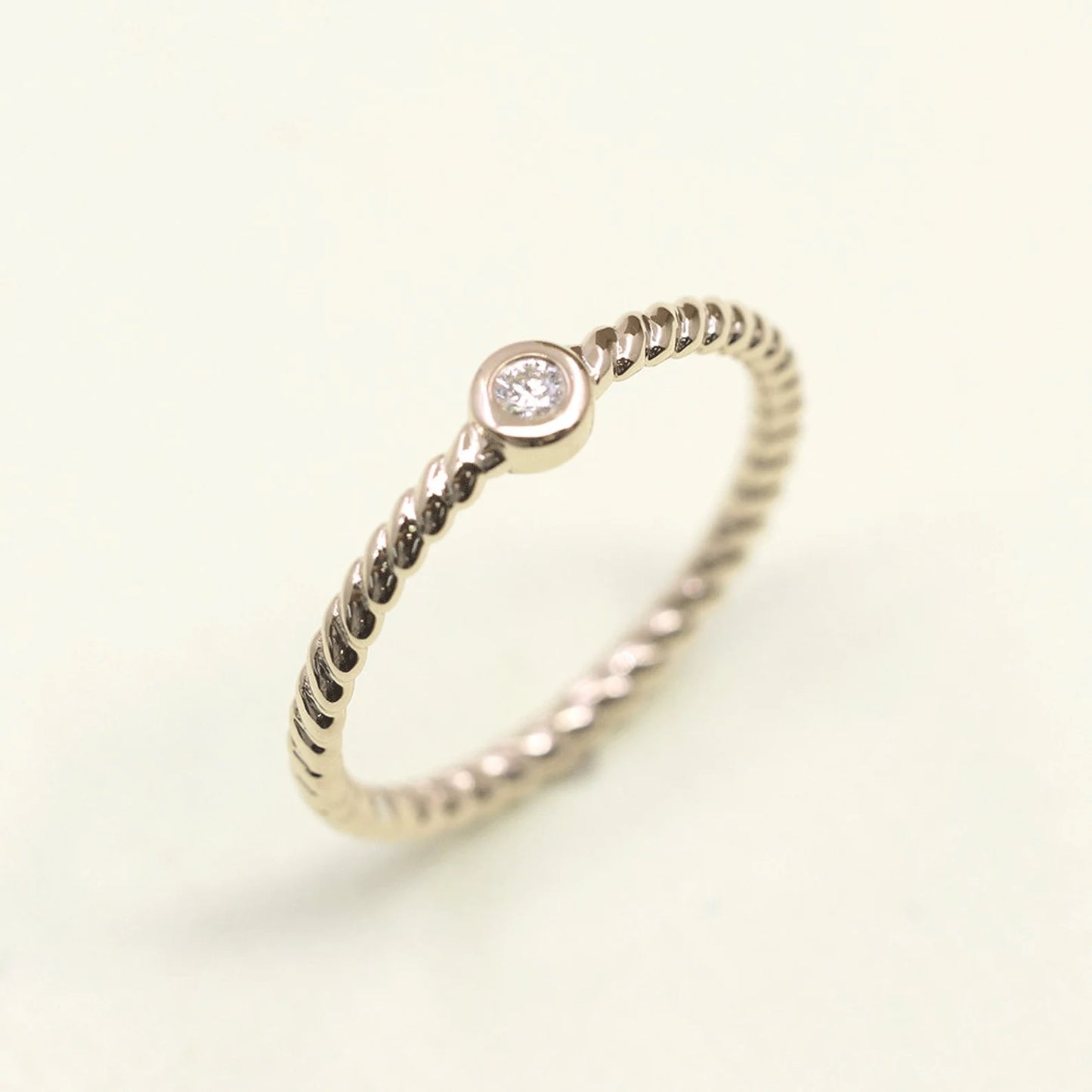 14K 0.05CT DIAMOND BEZEL TWIST RING