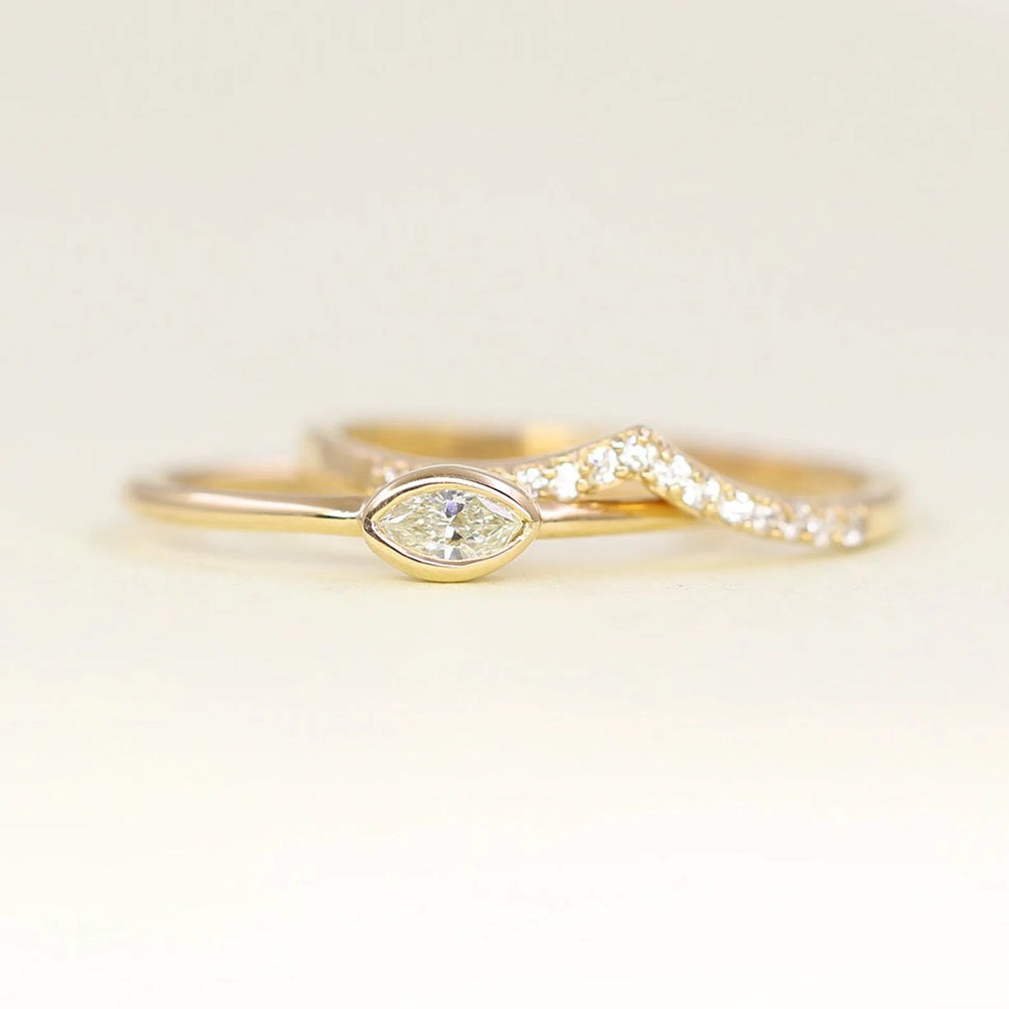 14K 0.10CT MARQUISE BEZEL RING CHEVRON BAND SET