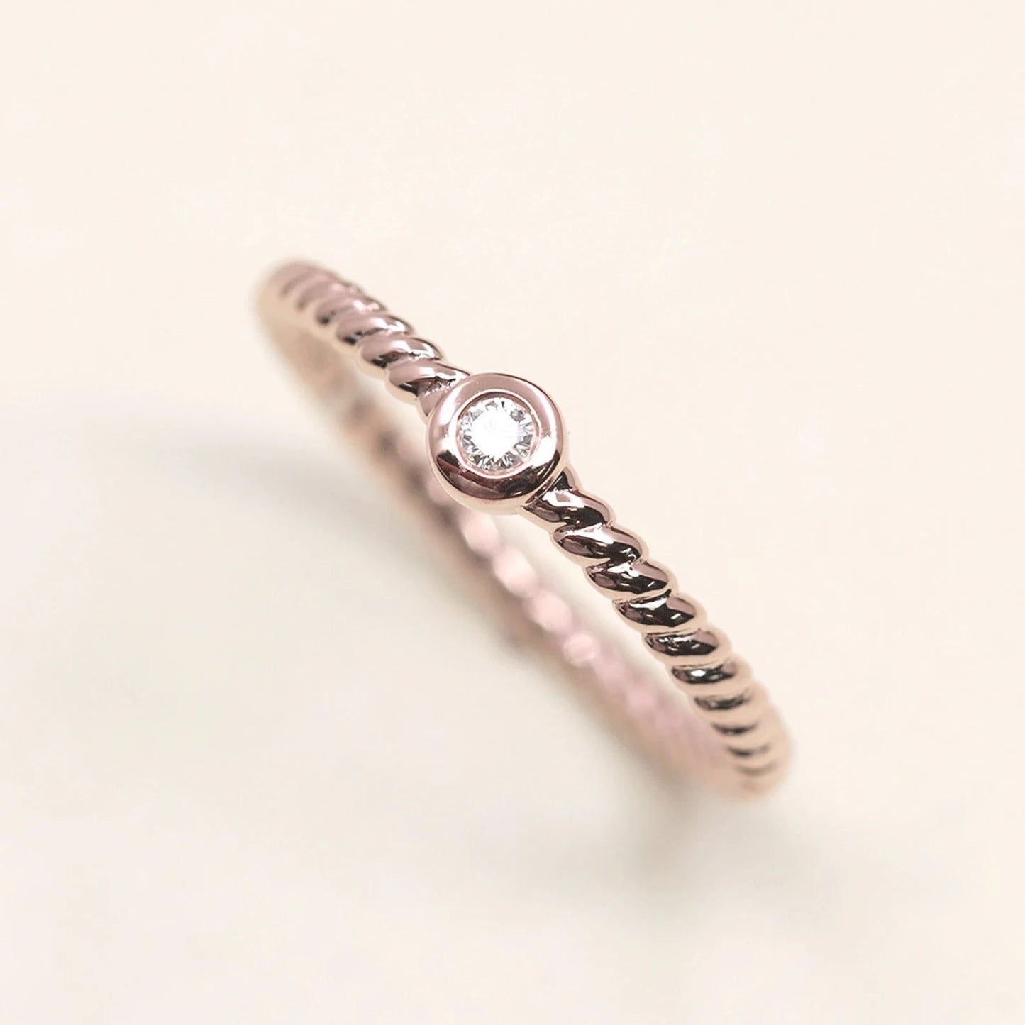 14K 0.05CT DIAMOND BEZEL TWIST RING