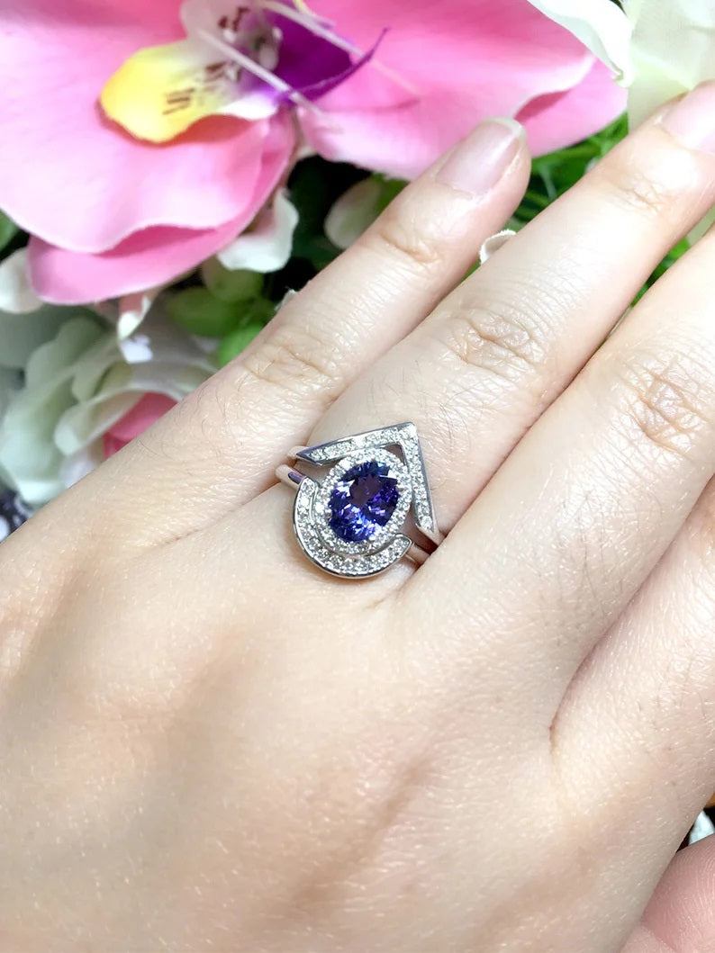 14K OVAL TANZANITE DIAMOND HALO RING DIAMOND V BAND 2 RING SET