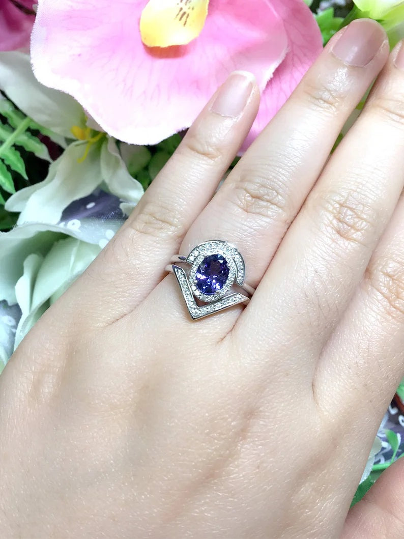 14K OVAL TANZANITE DIAMOND HALO RING DIAMOND V BAND 2 RING SET