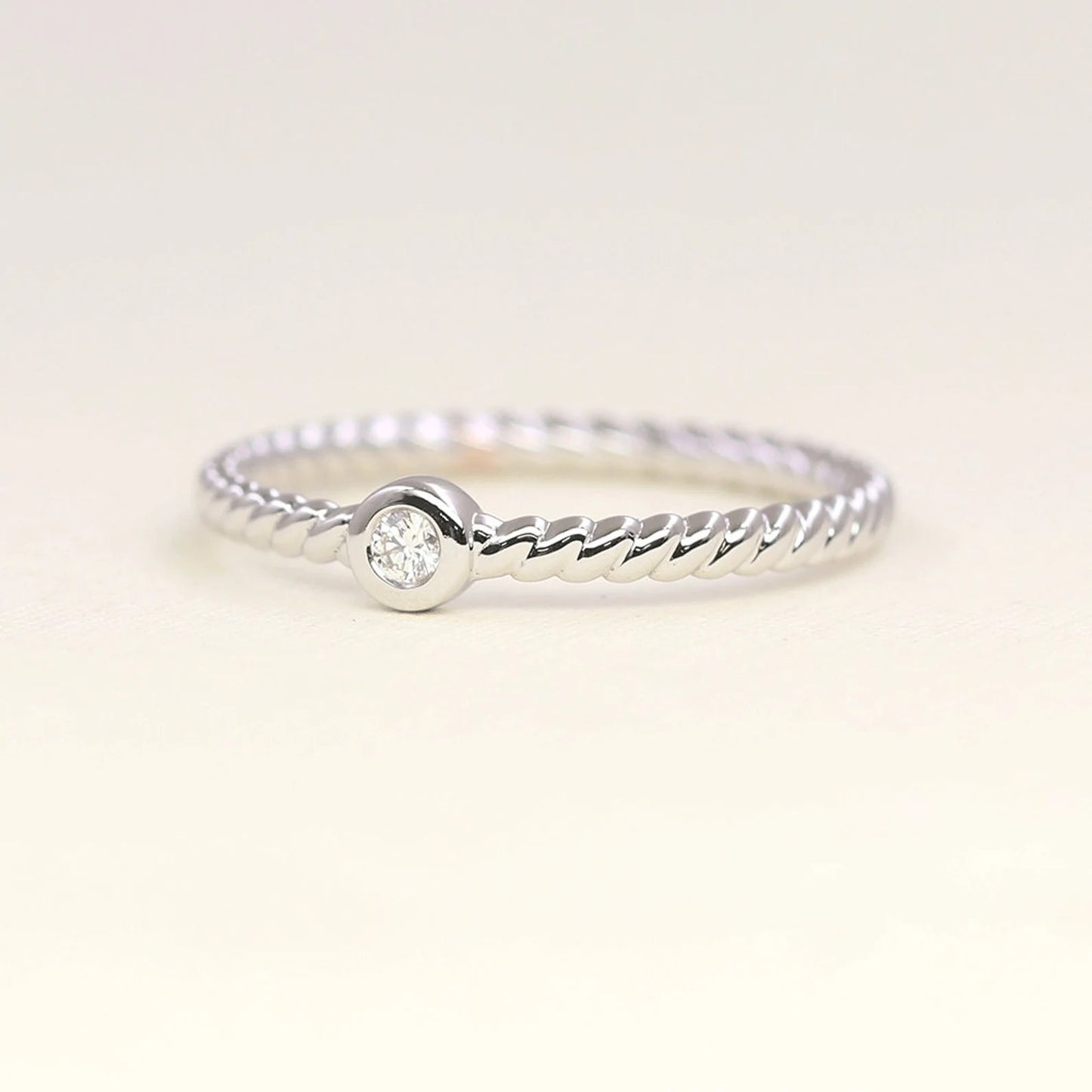 14K 0.05CT DIAMOND BEZEL TWIST RING