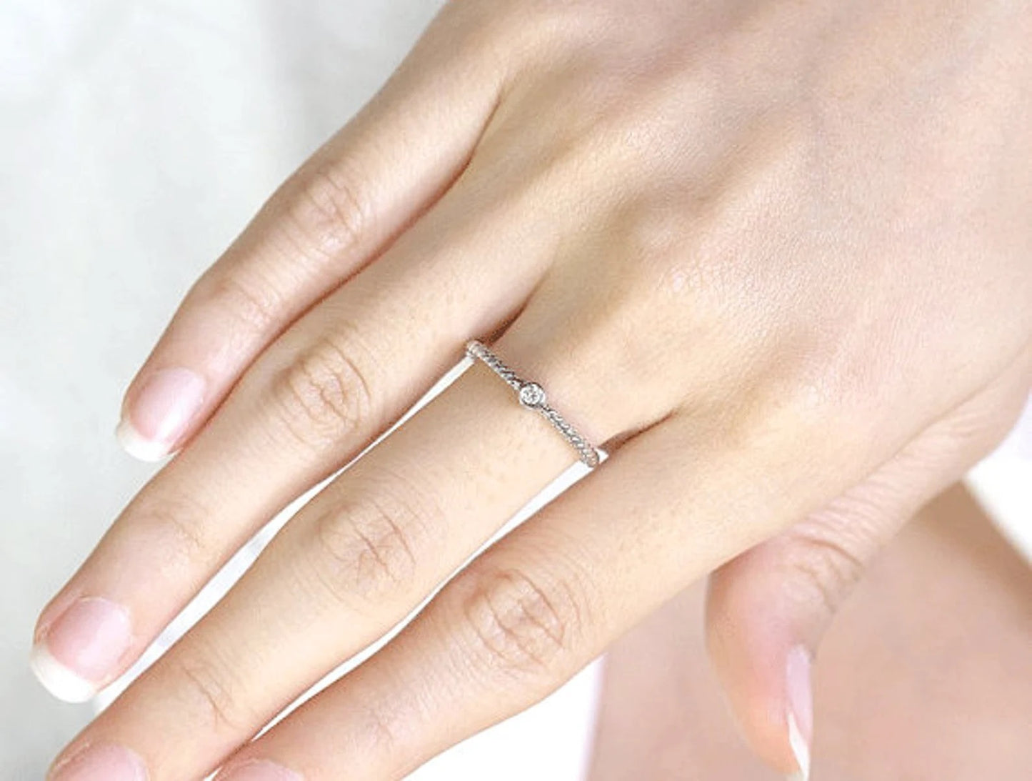 14K 0.05CT DIAMOND BEZEL TWIST RING