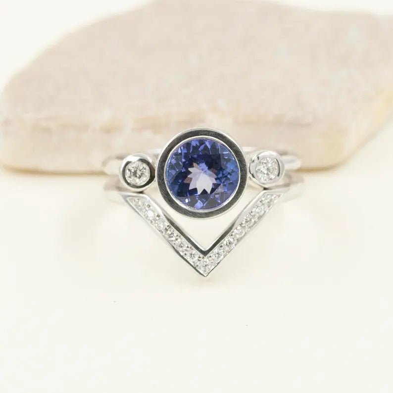 14K TANZANITE DIAMOND BEZEL RING DIAMOND V BAND 2 RING SET